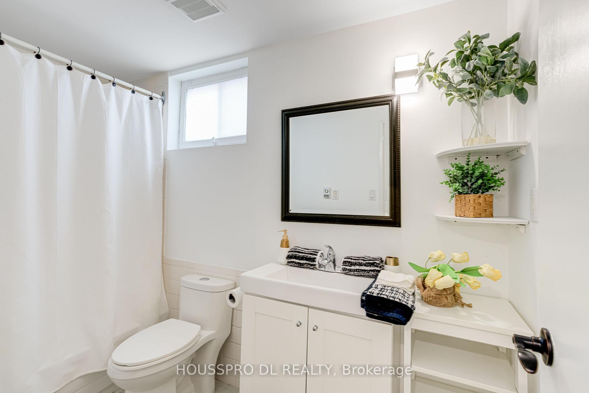 Photo 32 of 231 Romfield Circuit, Markham, Royal Orchard — HOMEH