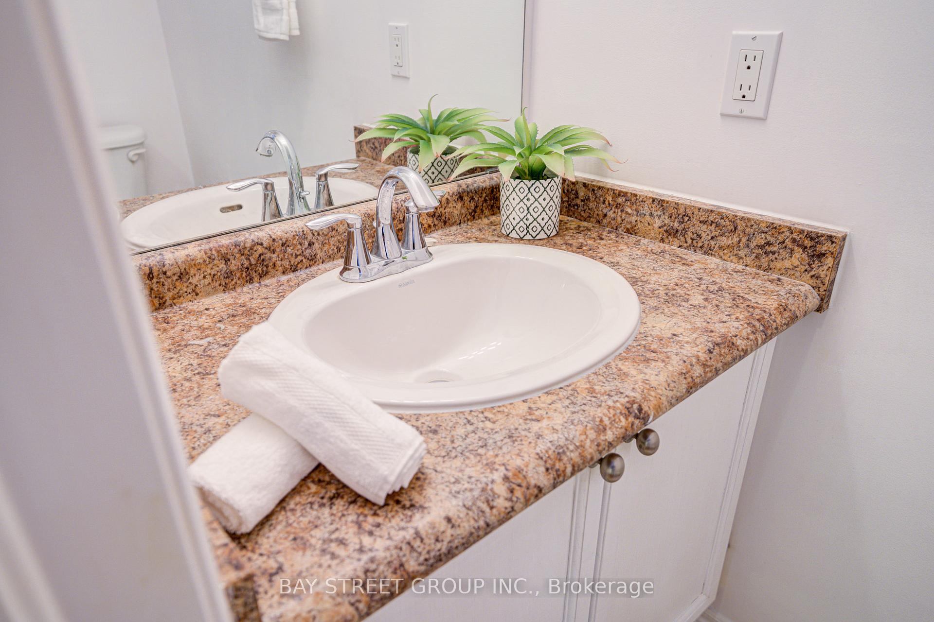 Photo 5 of Unit 54, 1085 Harrogate Drive, Hamilton, Meadowlands — HOMEH