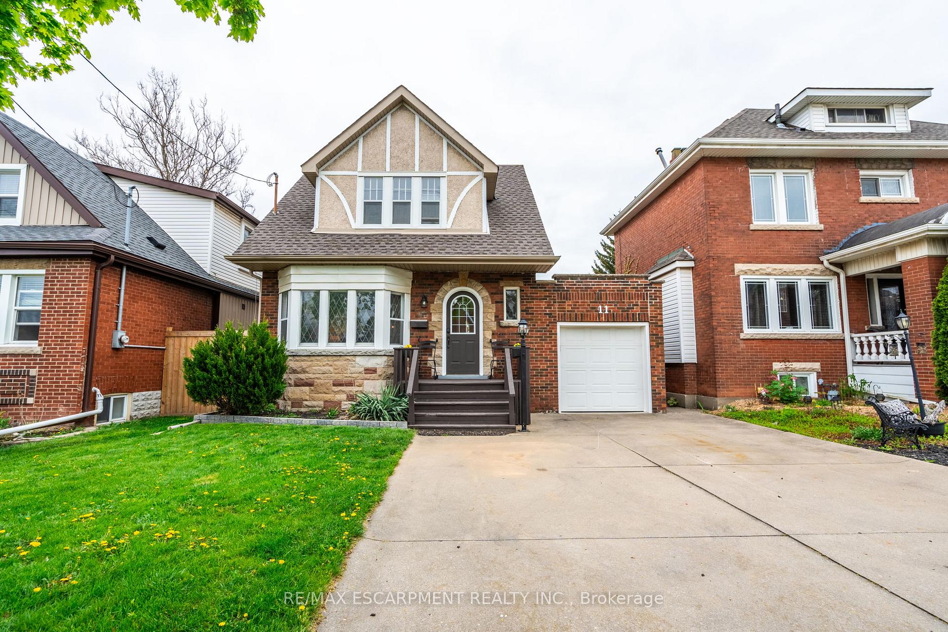 Front of 11 Huxley Avenue S