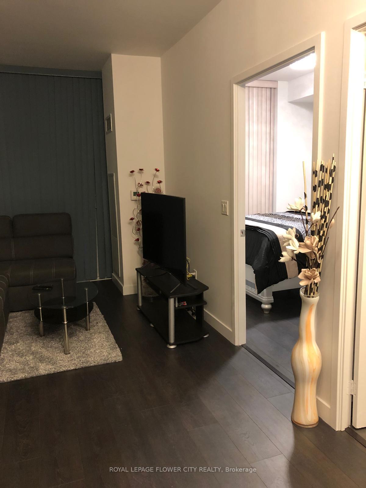 Photo 3 of Unit 3804, 8 Eglinton Avenue E, Toronto, Yonge-Eglinton — HOMEH
