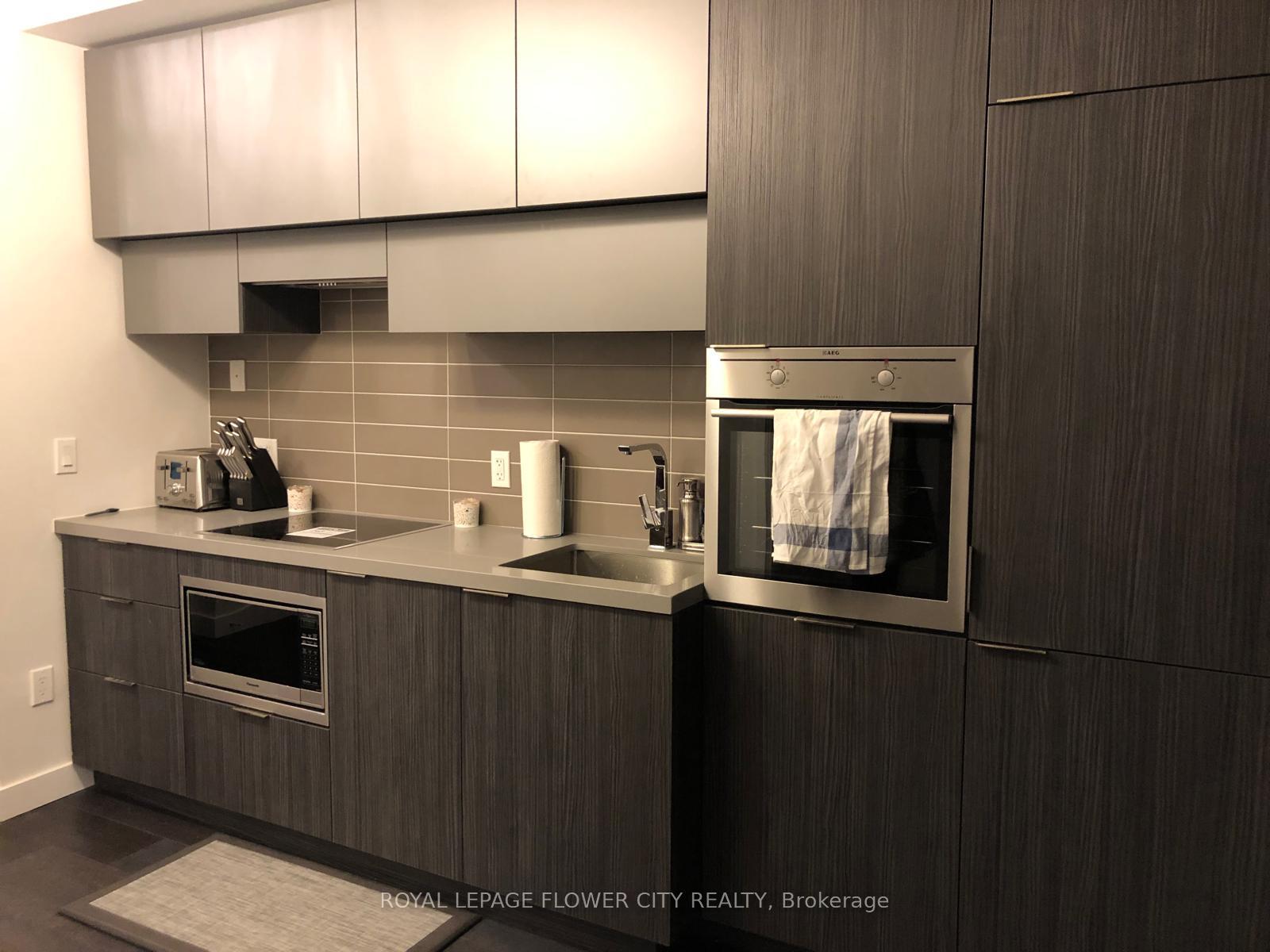 Photo 4 of Unit 3804, 8 Eglinton Avenue E, Toronto, Yonge-Eglinton — HOMEH