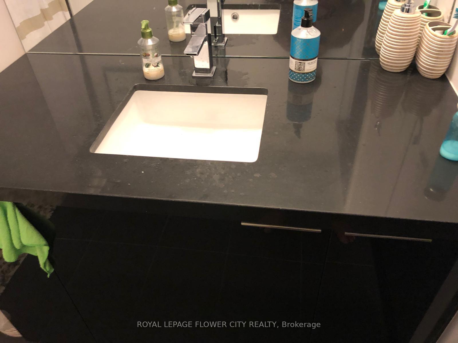 Photo 8 of Unit 3804, 8 Eglinton Avenue E, Toronto, Yonge-Eglinton — HOMEH