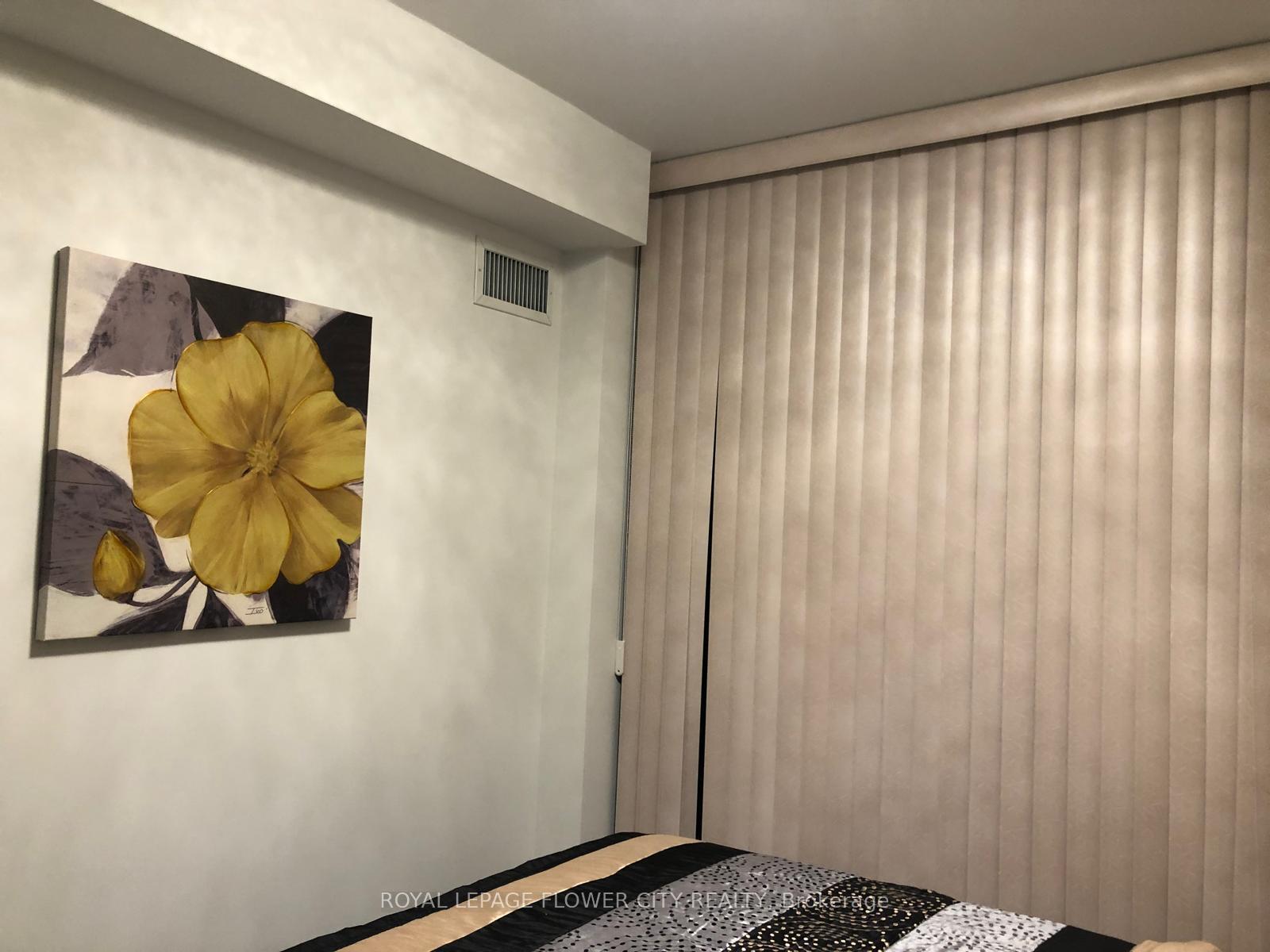 Photo 5 of Unit 3804, 8 Eglinton Avenue E, Toronto, Yonge-Eglinton — HOMEH