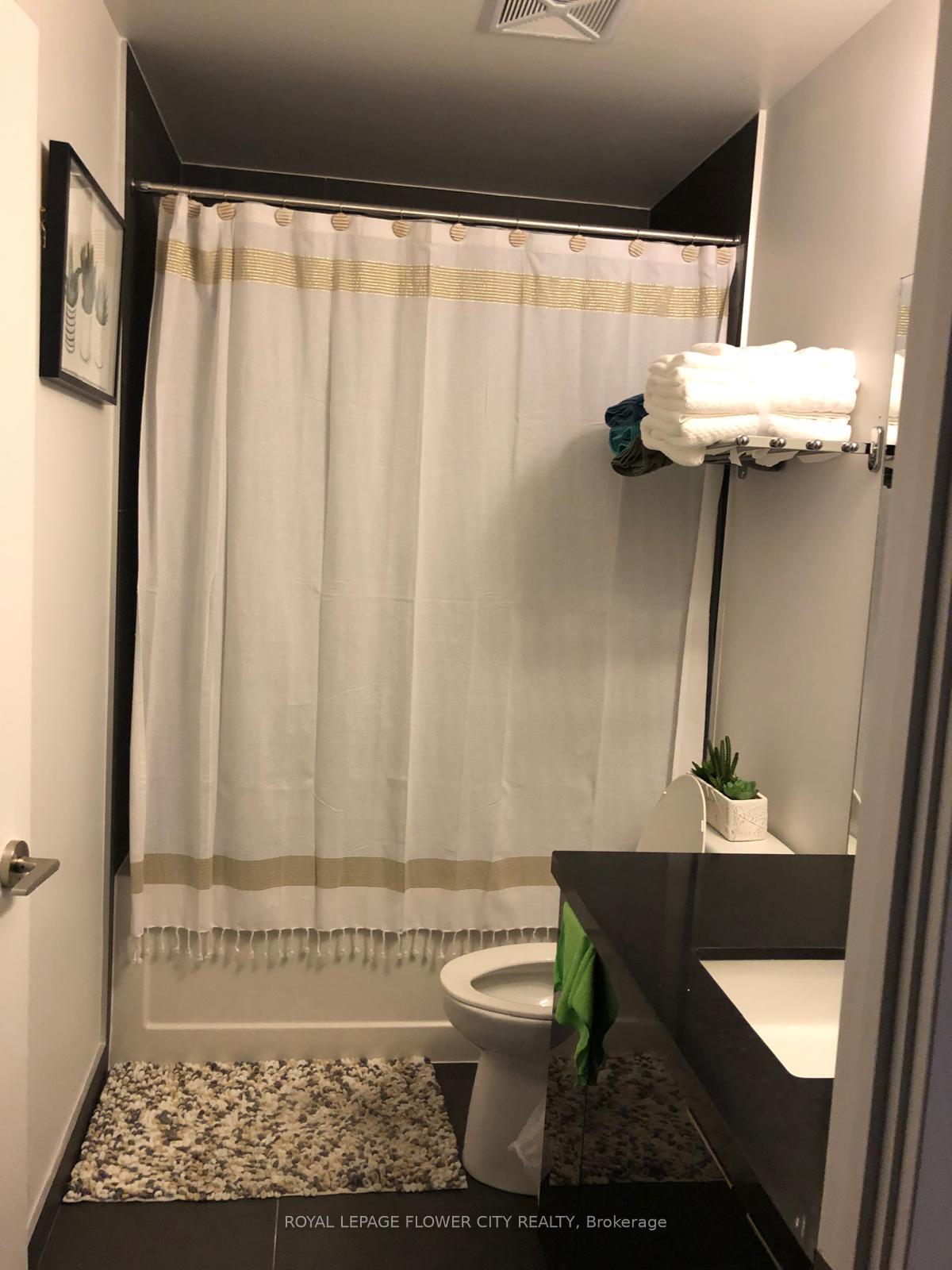 Photo 6 of Unit 3804, 8 Eglinton Avenue E, Toronto, Yonge-Eglinton — HOMEH