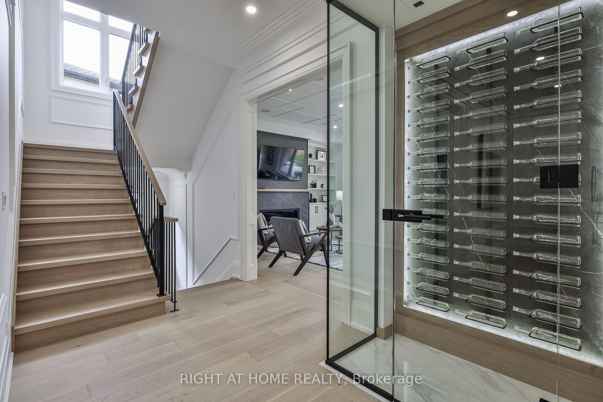 Photo 4 of 8 Hughson Drive, Markham, Buttonville — HOMEH