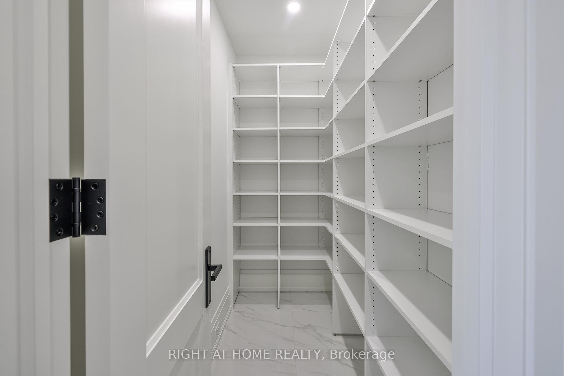 Photo 16 of 8 Hughson Drive, Markham, Buttonville — HOMEH