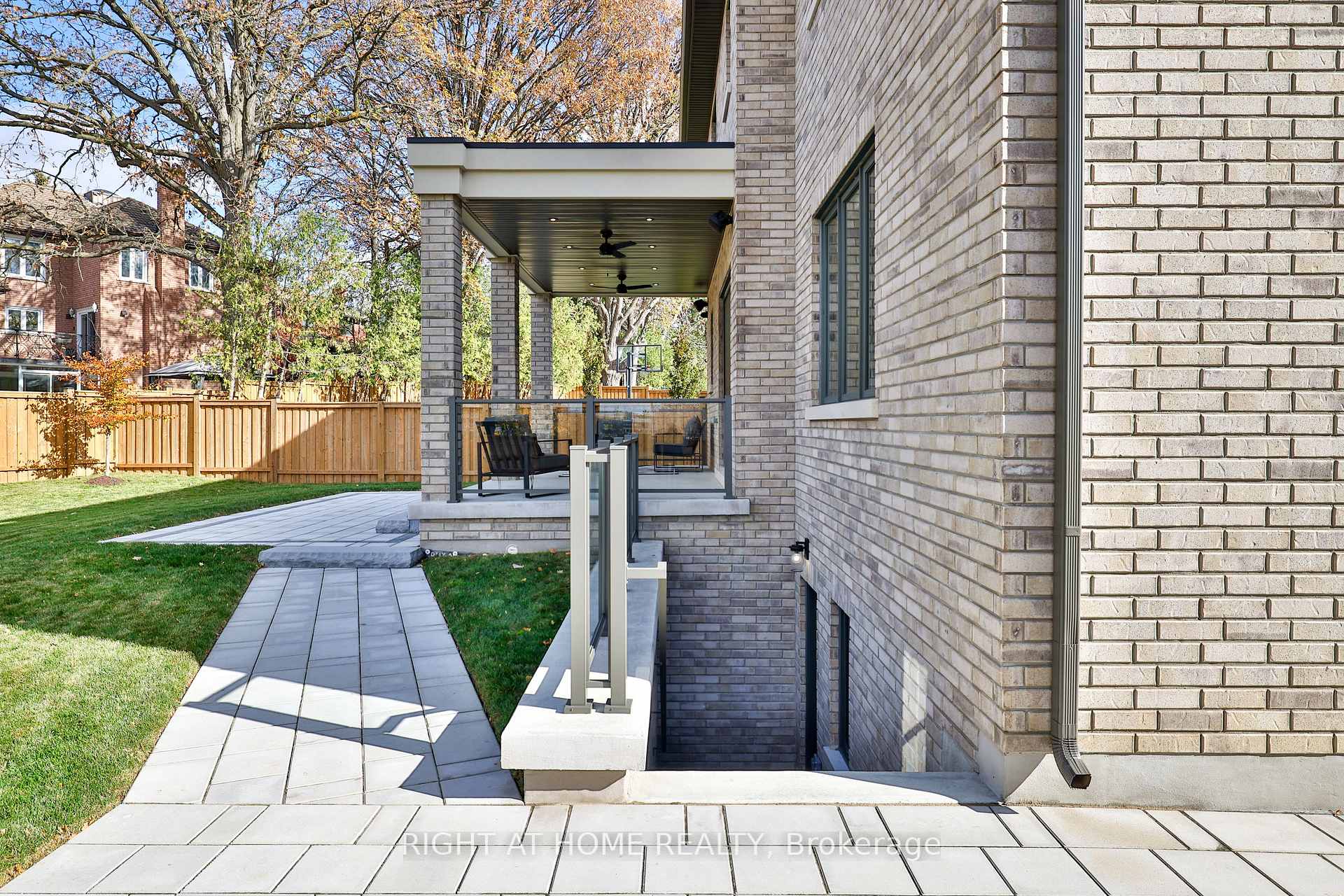 Photo 38 of 8 Hughson Drive, Markham, Buttonville — HOMEH