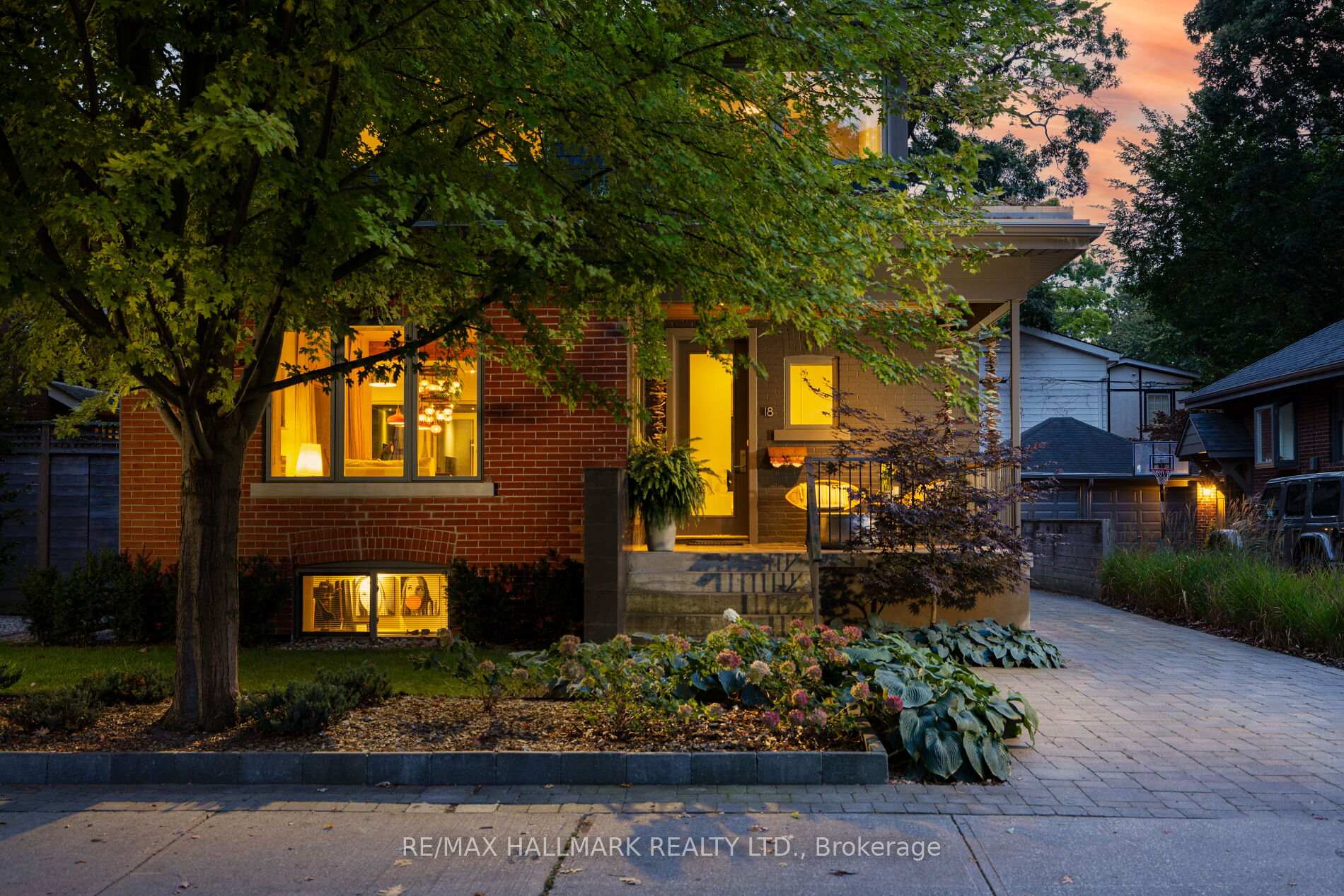 Photo 5 of 18 Bingham Avenue, Toronto, The Beaches — HOMEH