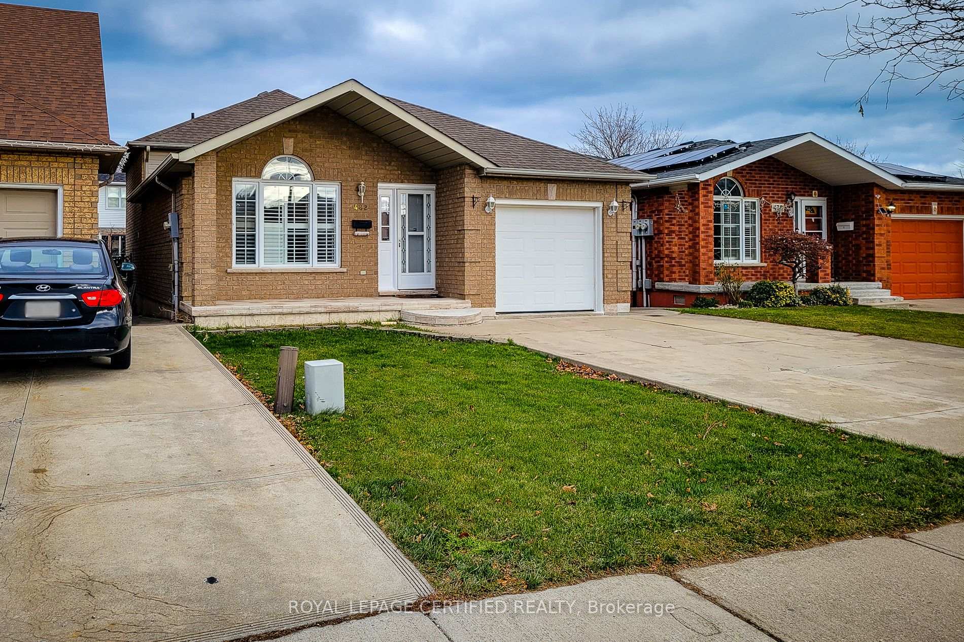 Photo 15 of 482 Berkindale Drive N, Hamilton, Riverdale — HOMEH