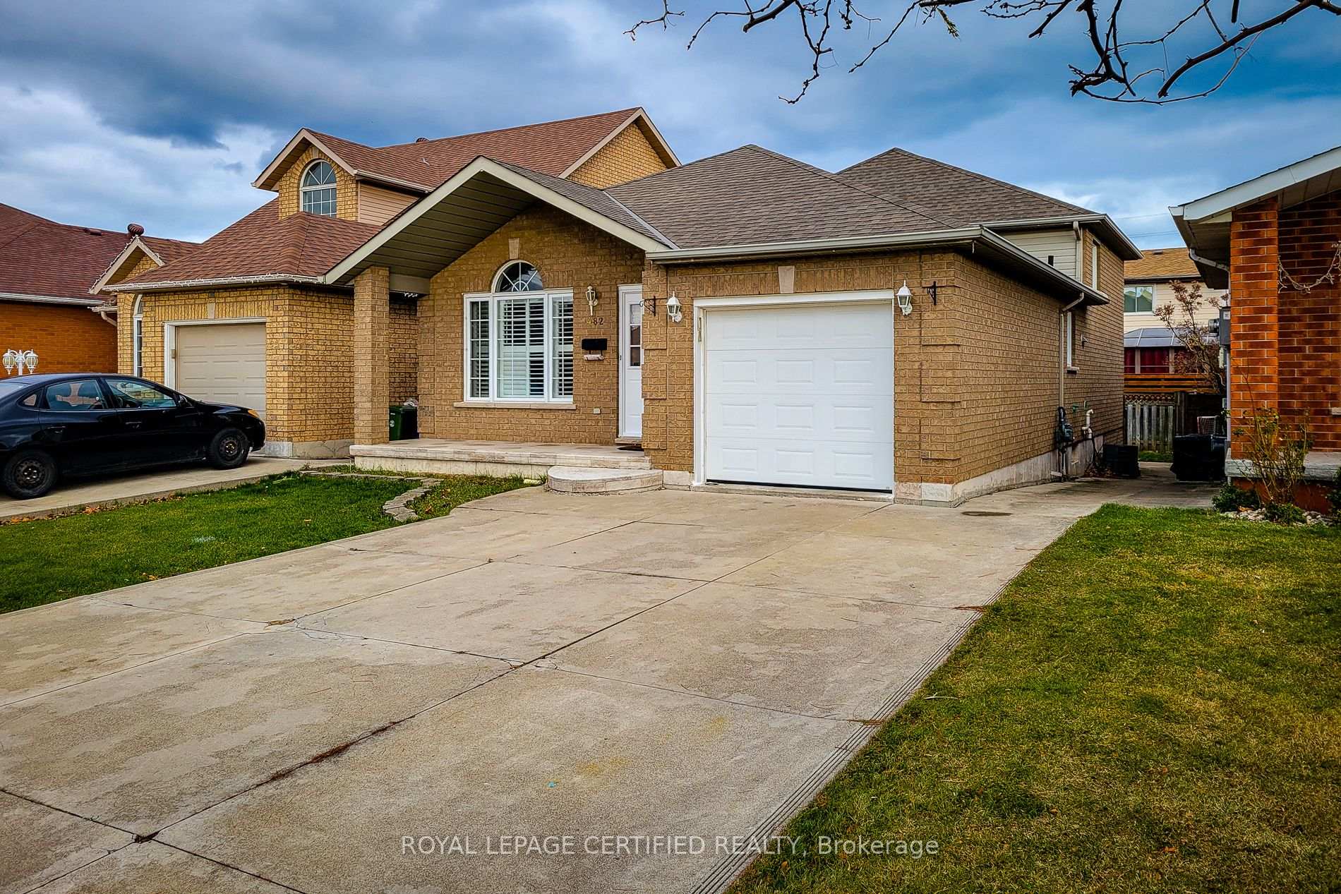 Photo 19 of 482 Berkindale Drive N, Hamilton, Riverdale — HOMEH