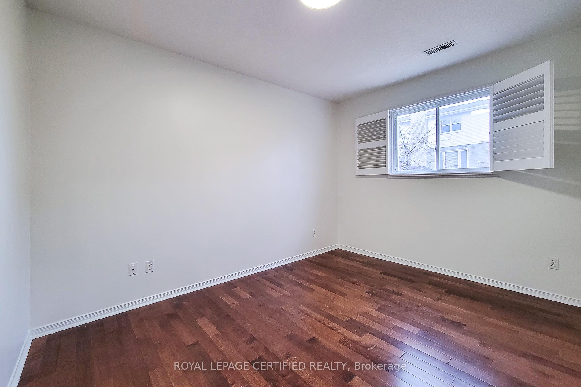 Photo 3 of 482 Berkindale Drive N, Hamilton, Riverdale — HOMEH