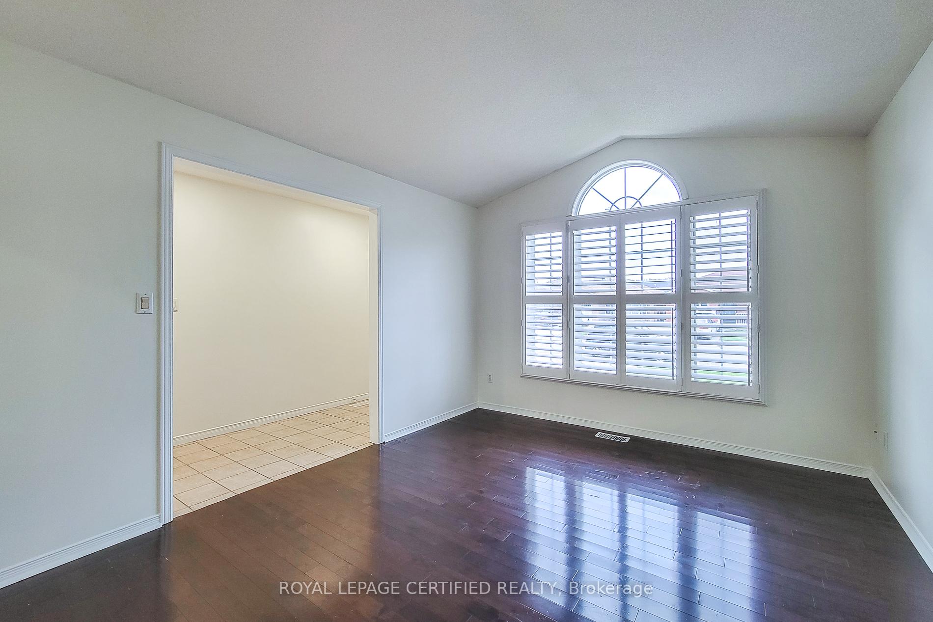 Photo 10 of 482 Berkindale Drive N, Hamilton, Riverdale — HOMEH