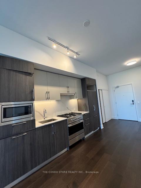 Photo 3 of Unit 805, 8 Manor Road W, Toronto, Yonge-Eglinton — HOMEH