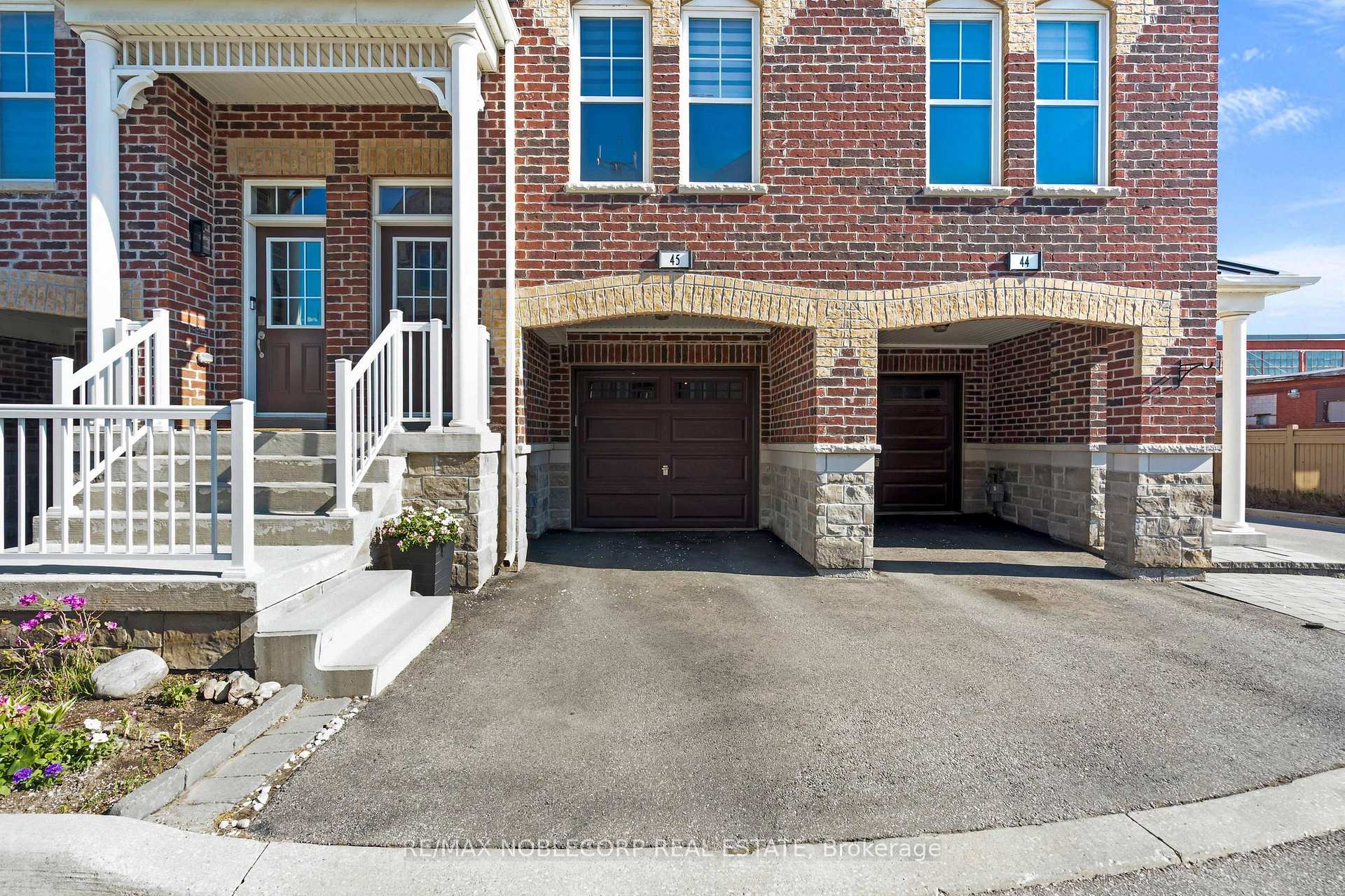 Photo 3 of Unit 45, 10 Porter Avenue W, Vaughan, West Woodbridge — HOMEH