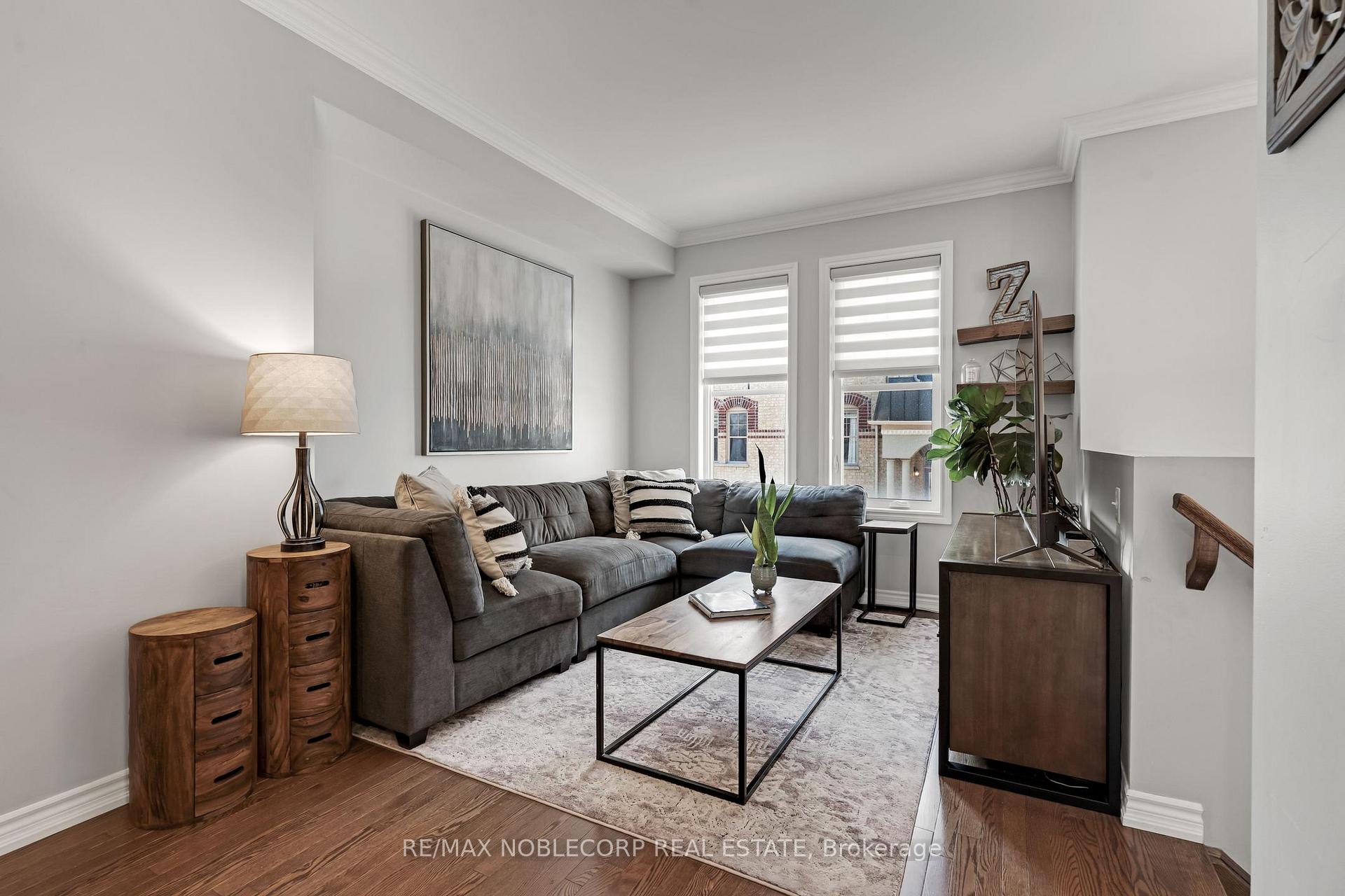 Photo 2 of Unit 45, 10 Porter Avenue W, Vaughan, West Woodbridge — HOMEH