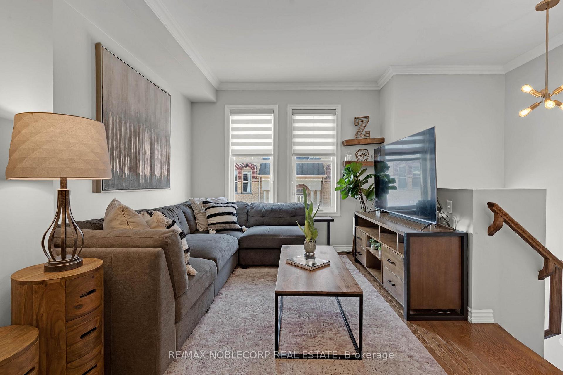 Photo 5 of Unit 45, 10 Porter Avenue W, Vaughan, West Woodbridge — HOMEH