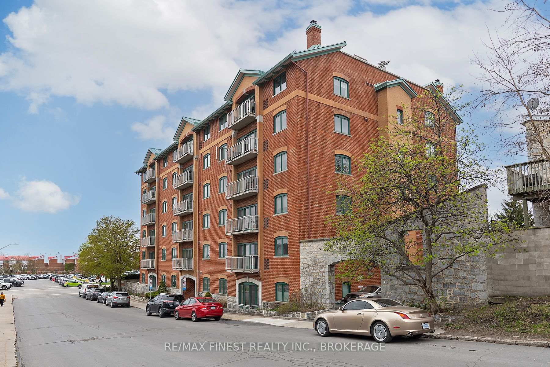 Photo 4 of Unit 303, 2 Bay Street, Kingston, East of Sir John A. Blvd — HOMEH