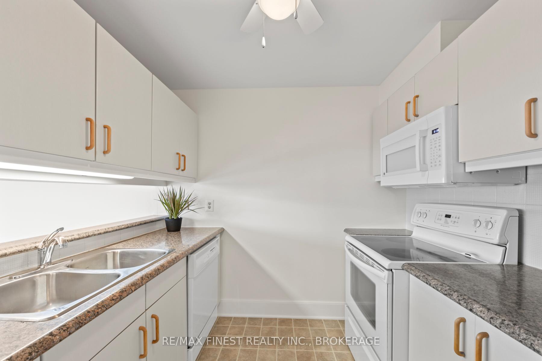 Photo 19 of Unit 303, 2 Bay Street, Kingston, East of Sir John A. Blvd — HOMEH