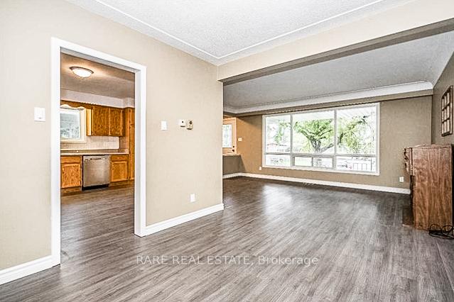 Photo 6 of 698 West 5th Street W, Hamilton, Yeoville — HOMEH