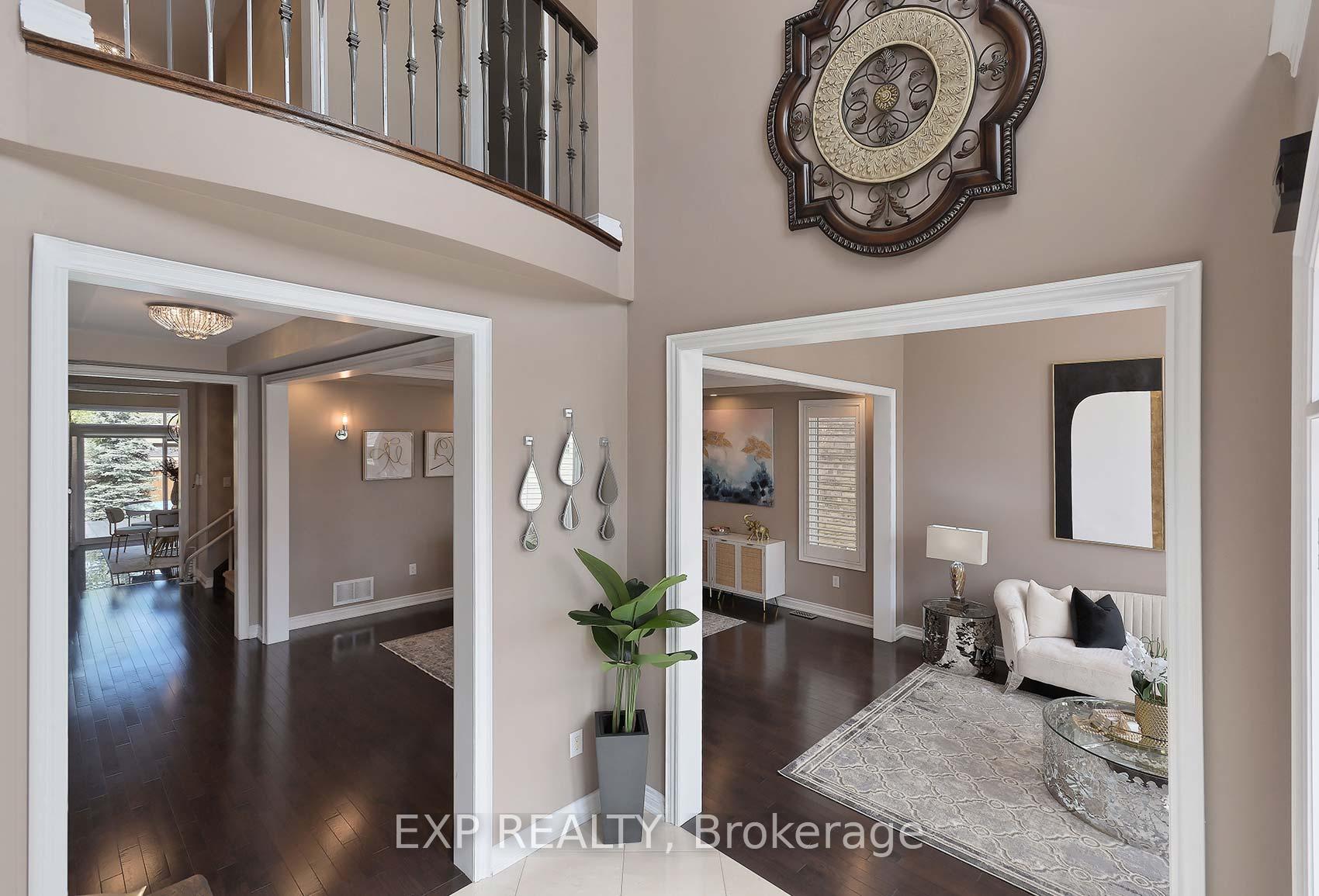 Photo 3 of 16 Chilliwack Grove, Brampton, Credit Valley — HOMEH