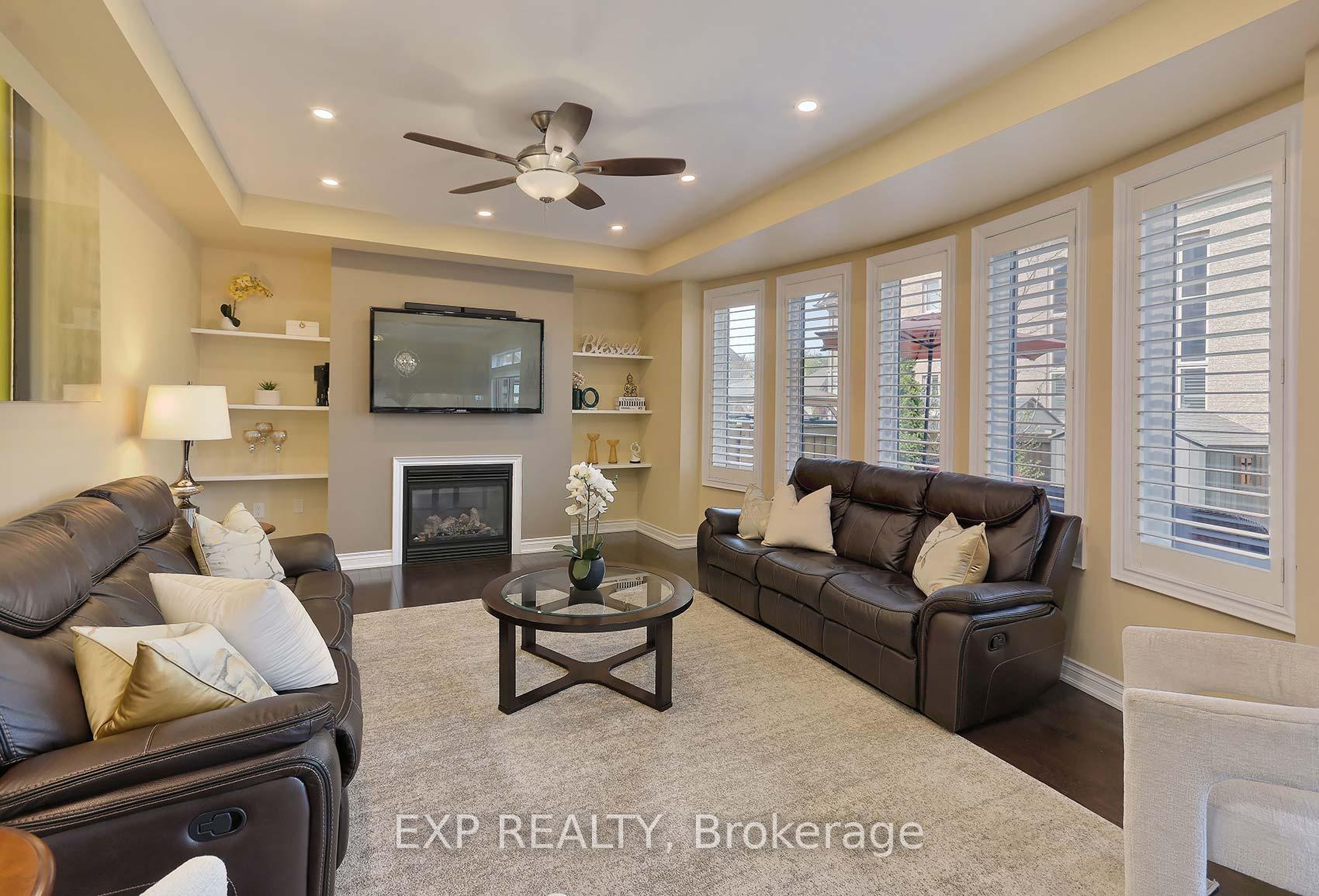 Photo 4 of 16 Chilliwack Grove, Brampton, Credit Valley — HOMEH