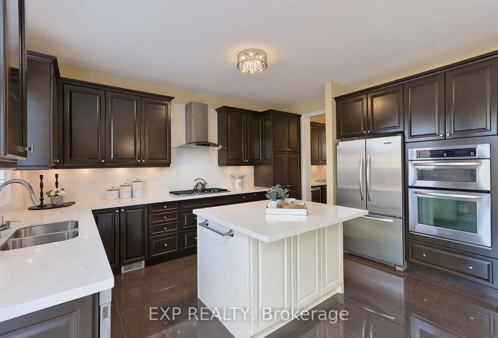 Photo 5 of 16 Chilliwack Grove, Brampton, Credit Valley — HOMEH
