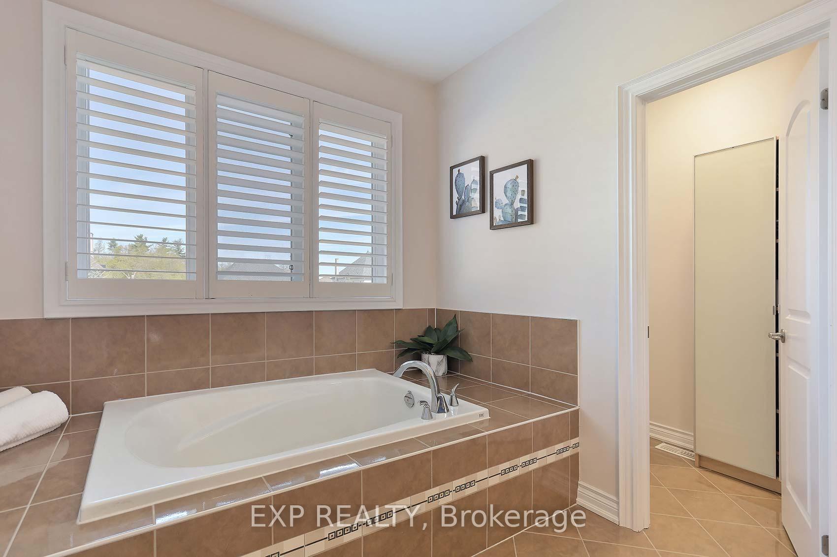Photo 19 of 16 Chilliwack Grove, Brampton, Credit Valley — HOMEH