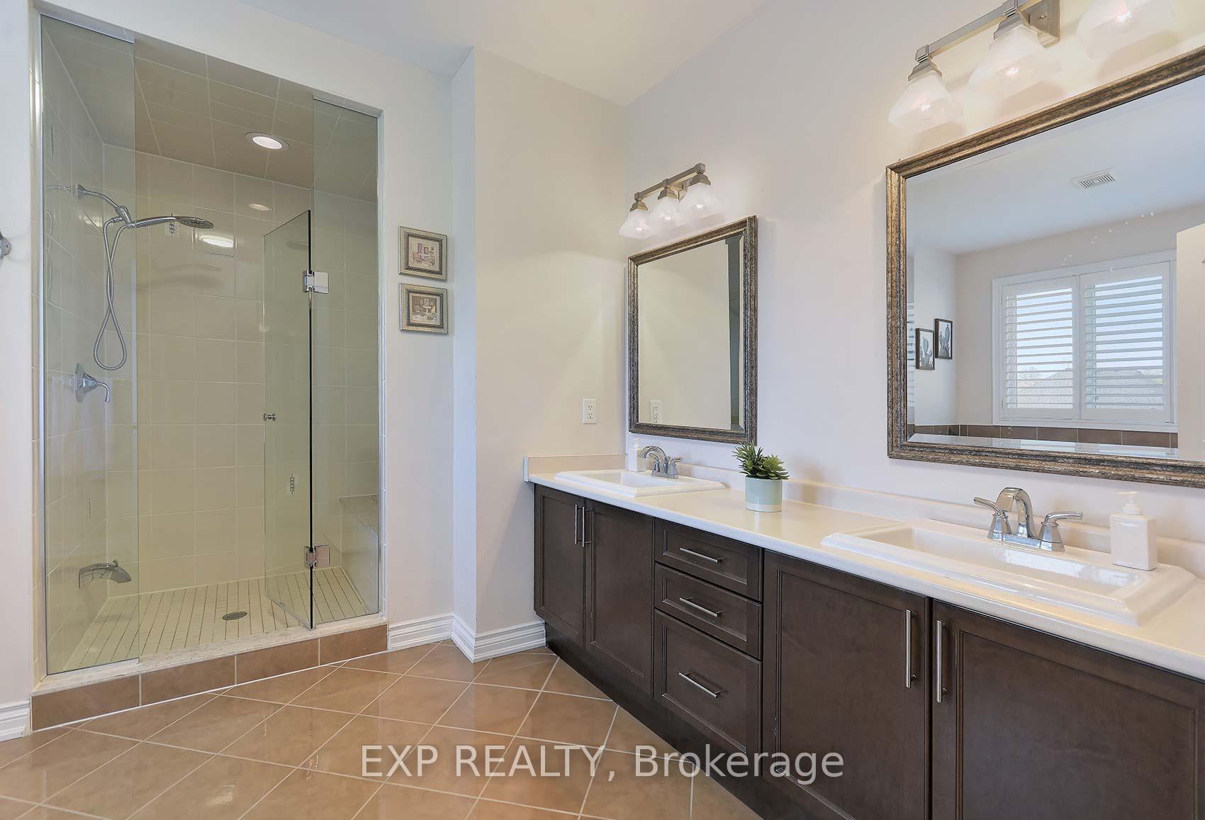 Photo 21 of 16 Chilliwack Grove, Brampton, Credit Valley — HOMEH