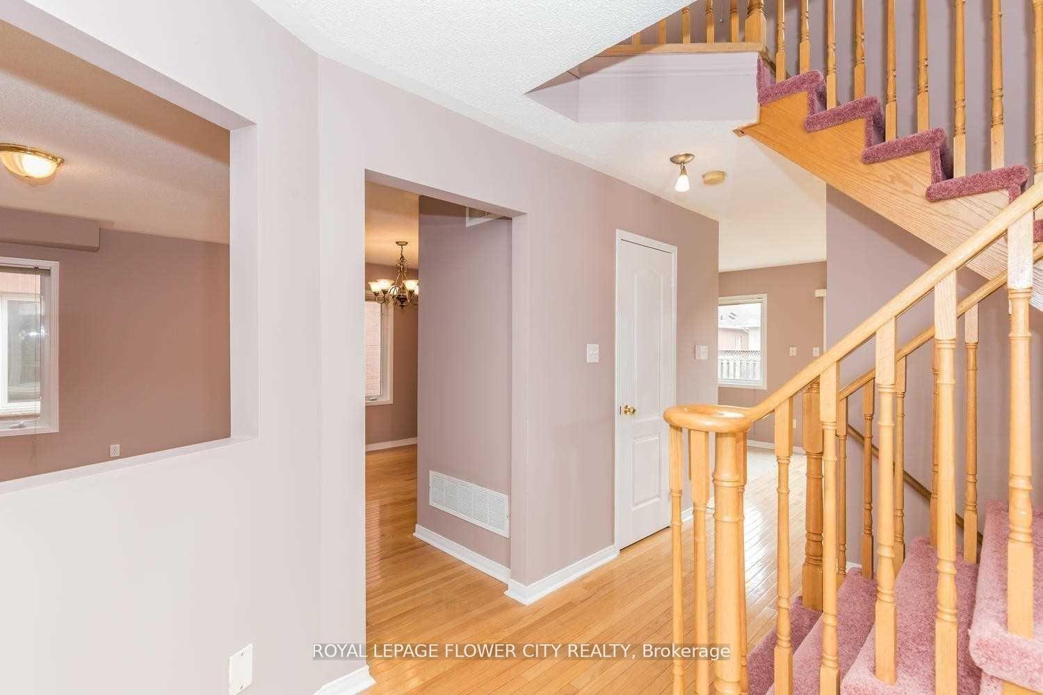 Photo 11 of 63 Orchid Drive, Brampton, Northwest Brampton — HOMEH