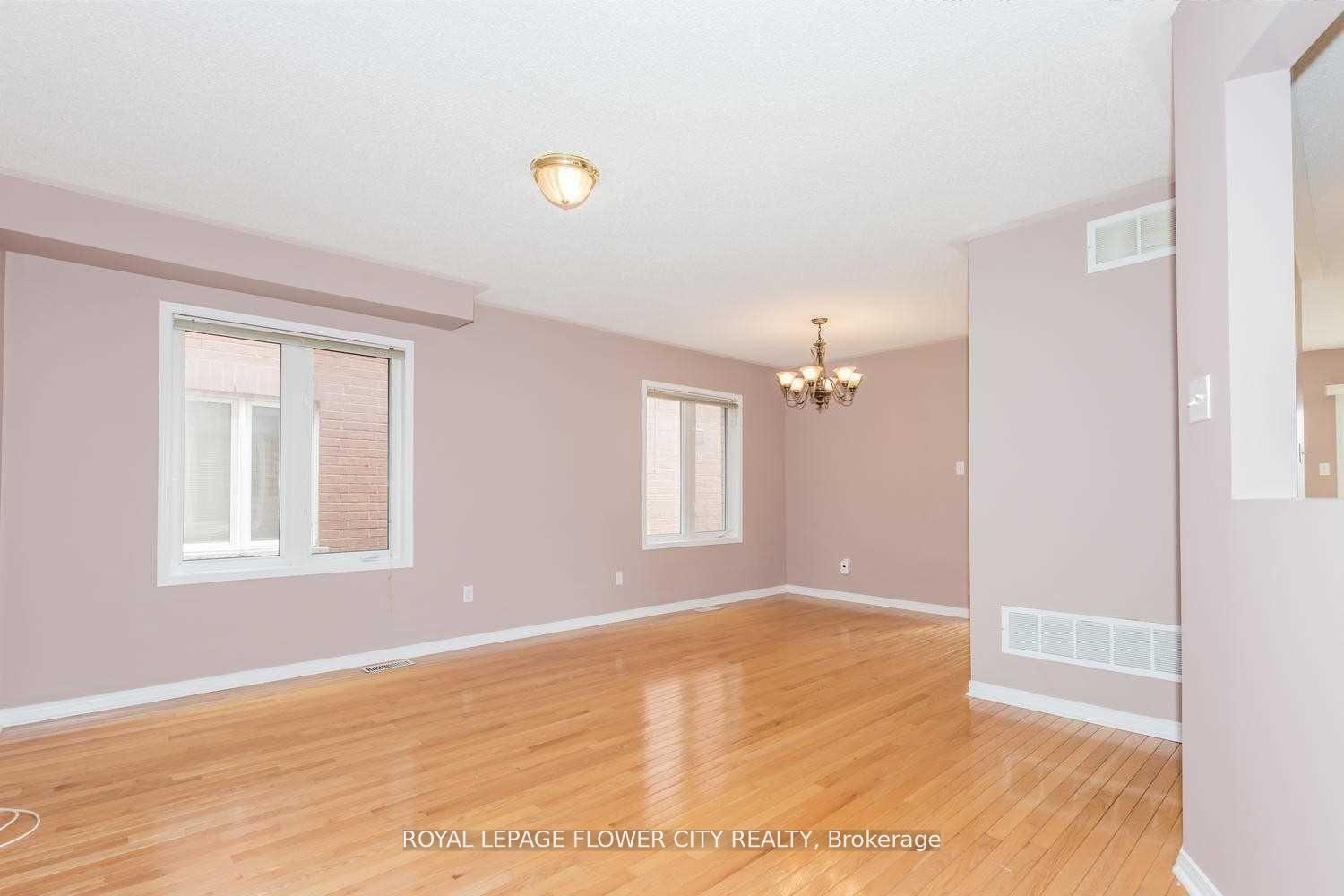 Photo 2 of 63 Orchid Drive, Brampton, Northwest Brampton — HOMEH