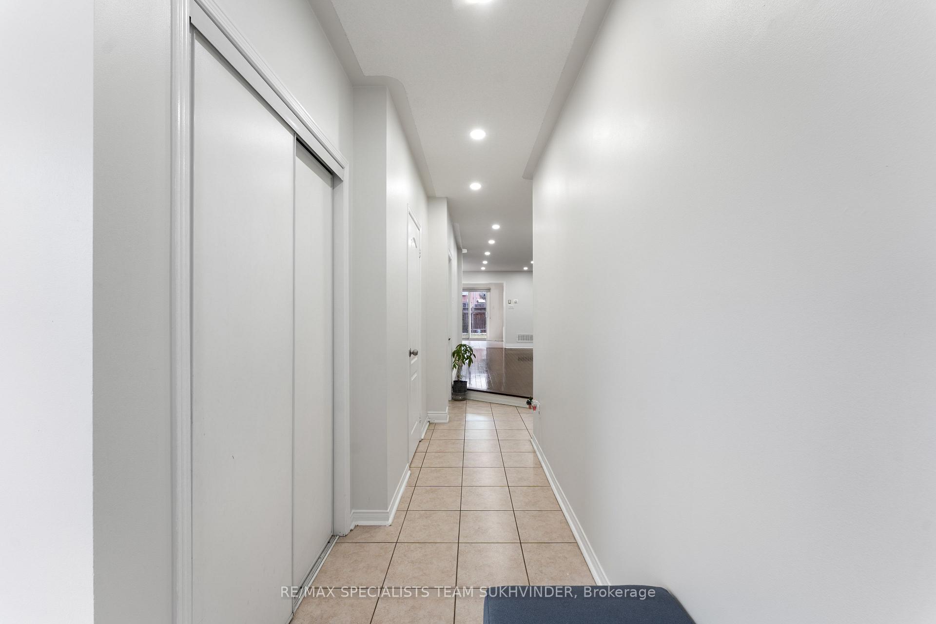 Photo 3 of 26 Seed Court, Brampton, Fletcher's Creek Village — HOMEH