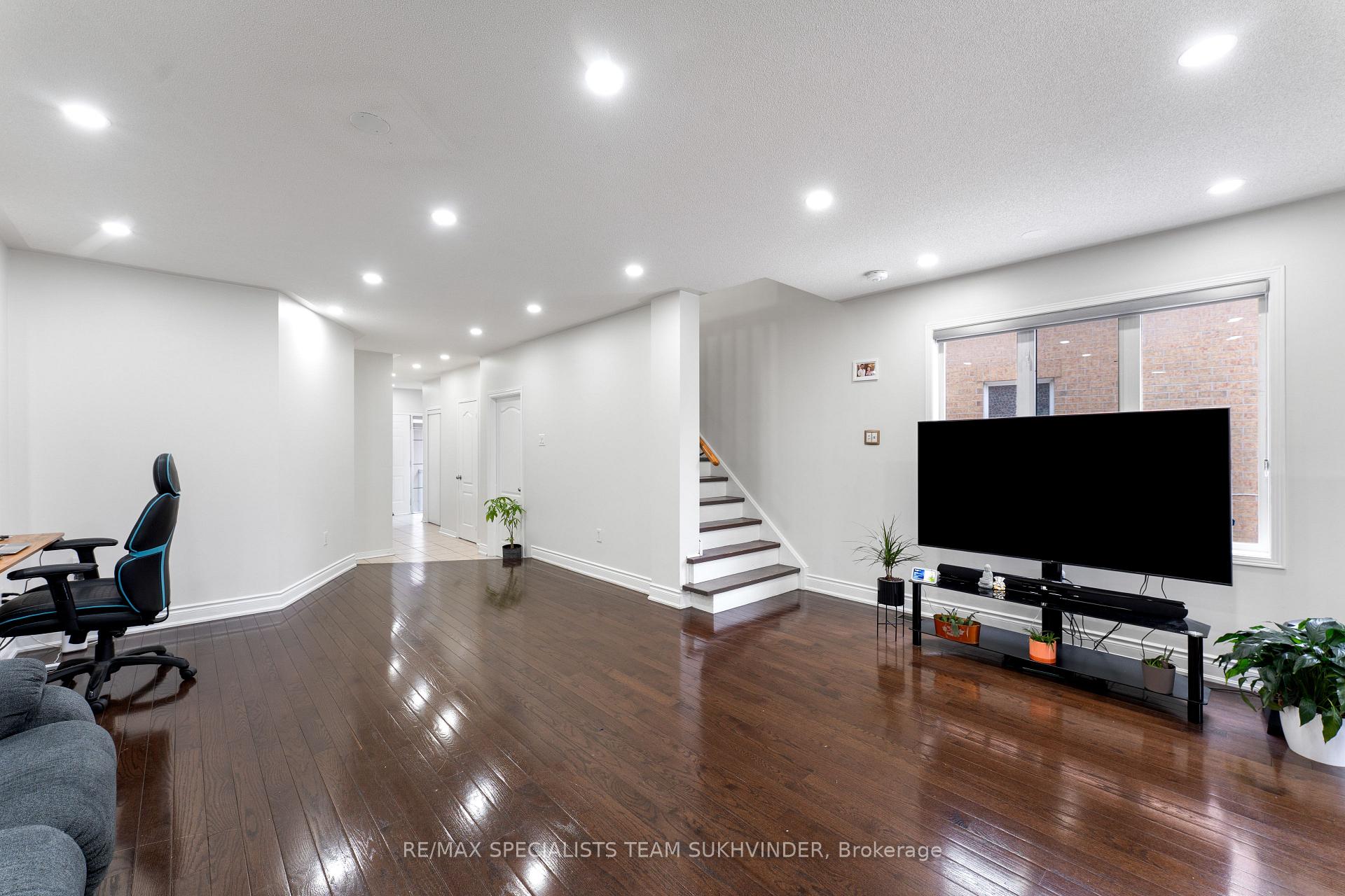 Photo 23 of 26 Seed Court, Brampton, Fletcher's Creek Village — HOMEH