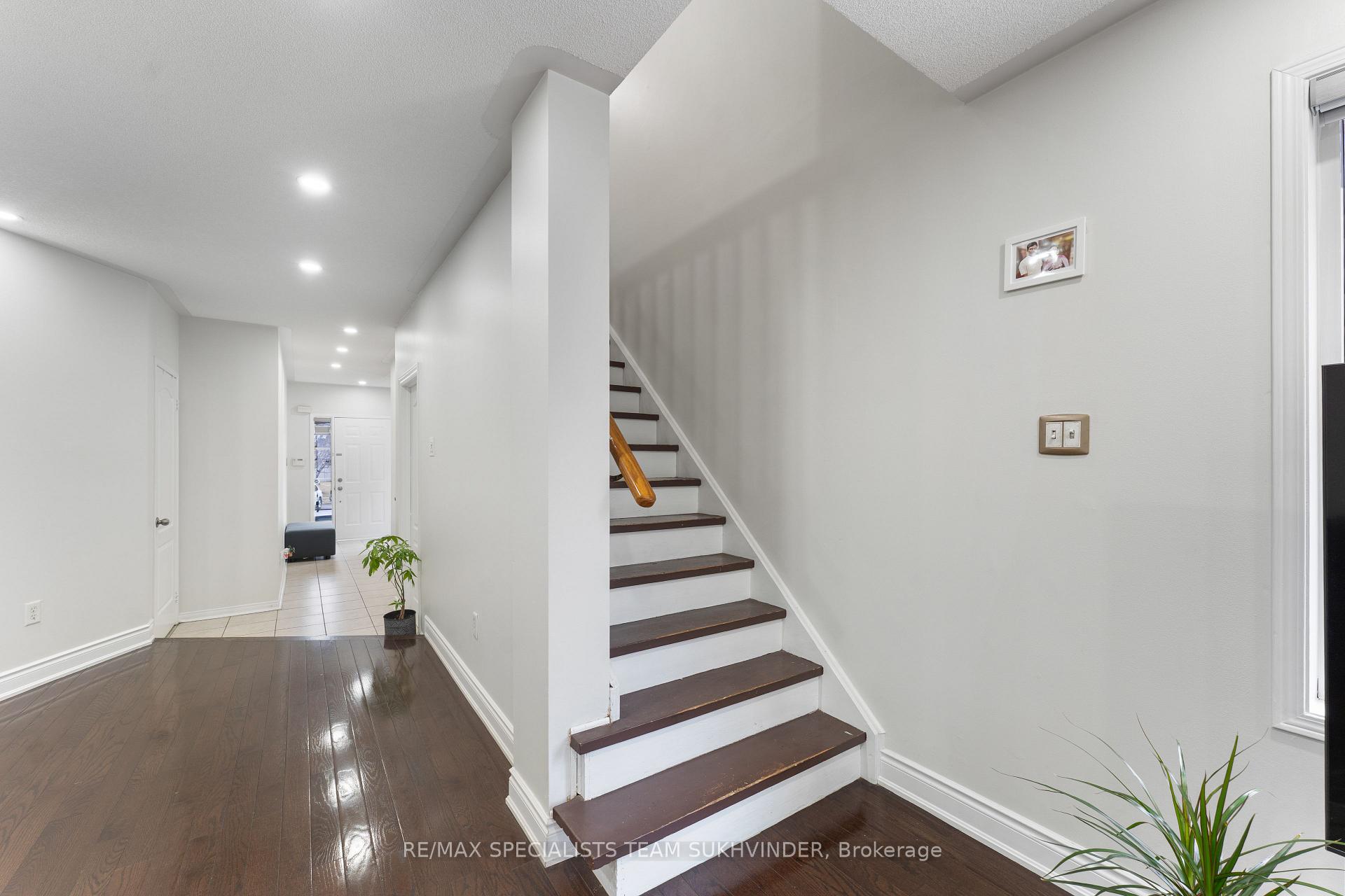 Photo 41 of 26 Seed Court, Brampton, Fletcher's Creek Village — HOMEH