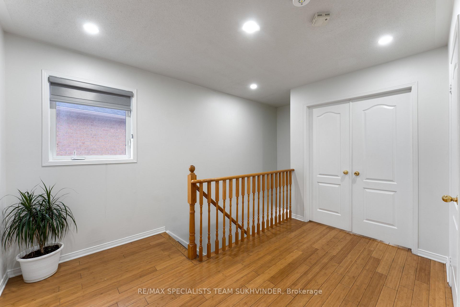 Photo 6 of 26 Seed Court, Brampton, Fletcher's Creek Village — HOMEH