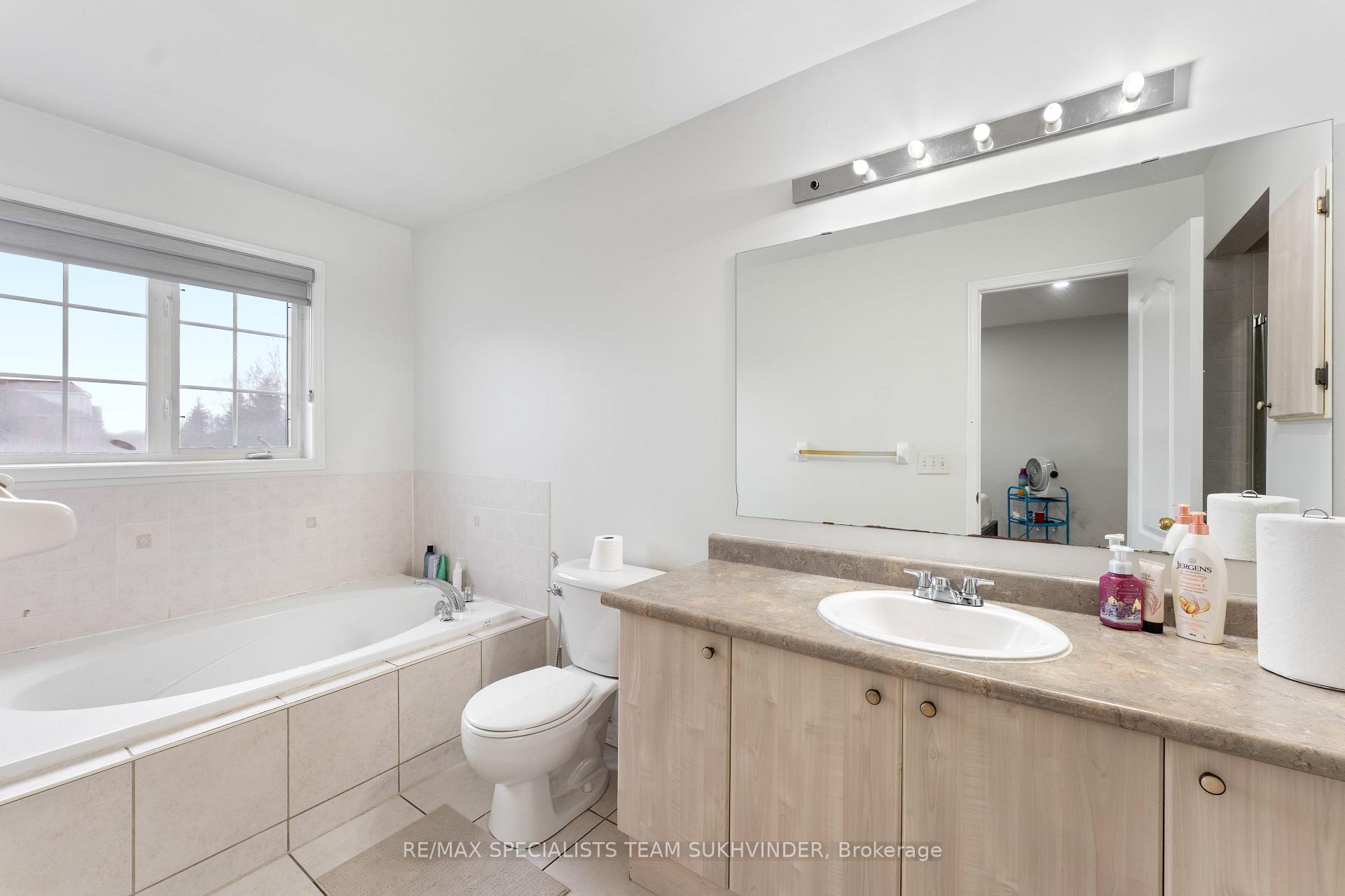 Photo 33 of 26 Seed Court, Brampton, Fletcher's Creek Village — HOMEH