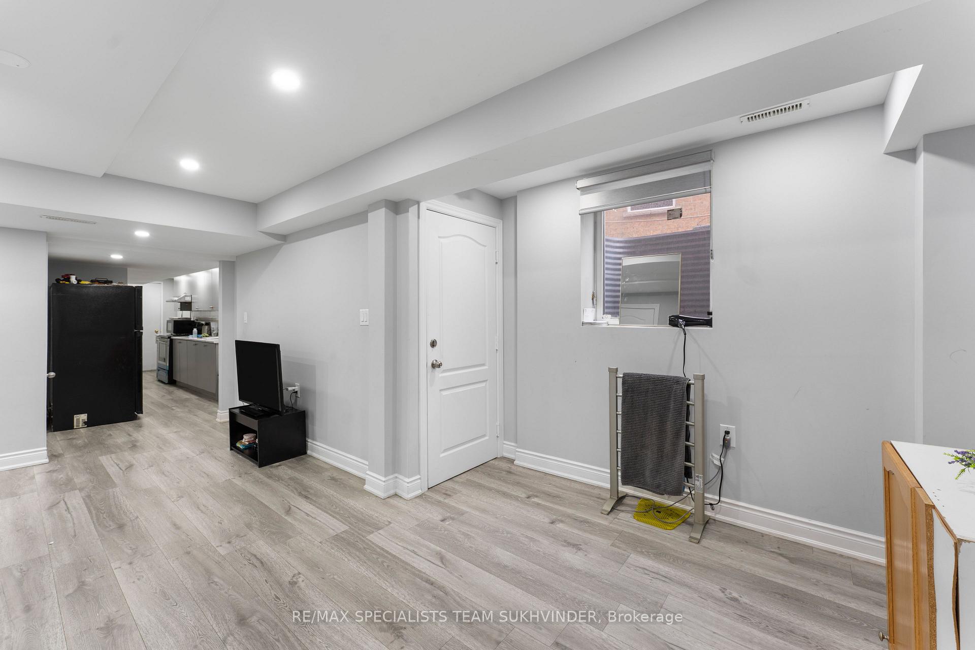Photo 12 of 26 Seed Court, Brampton, Fletcher's Creek Village — HOMEH