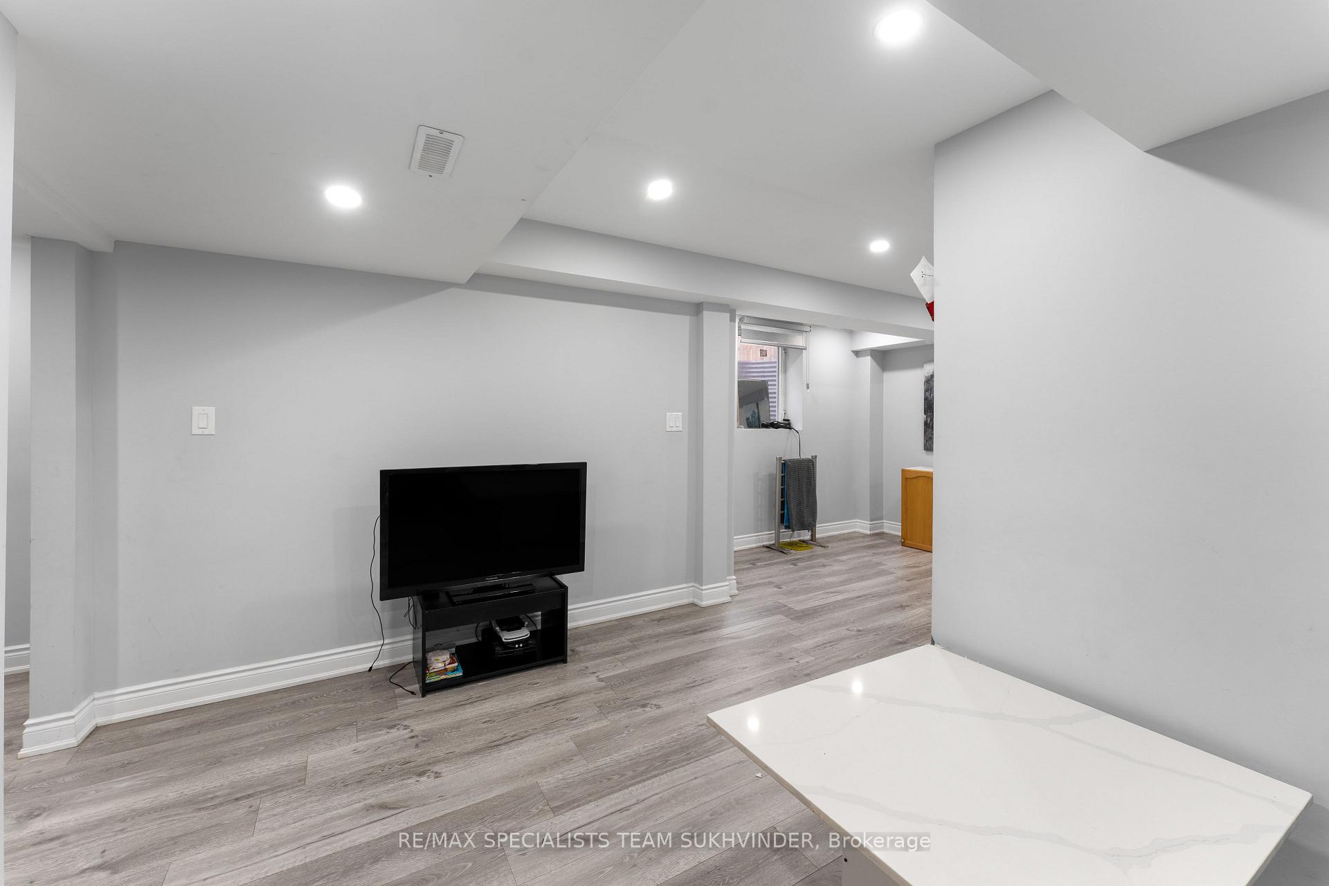 Photo 13 of 26 Seed Court, Brampton, Fletcher's Creek Village — HOMEH