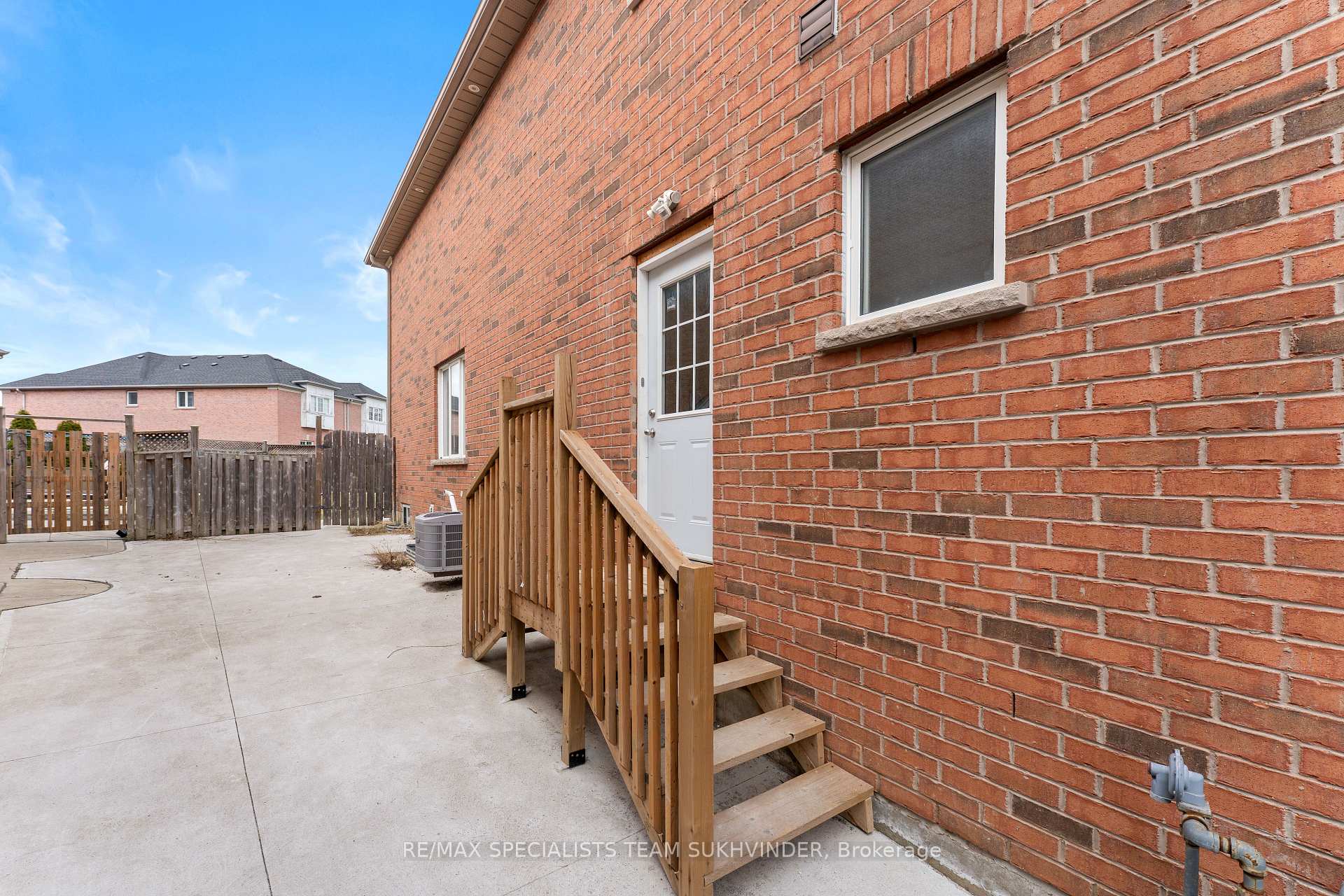 Photo 32 of 26 Seed Court, Brampton, Fletcher's Creek Village — HOMEH