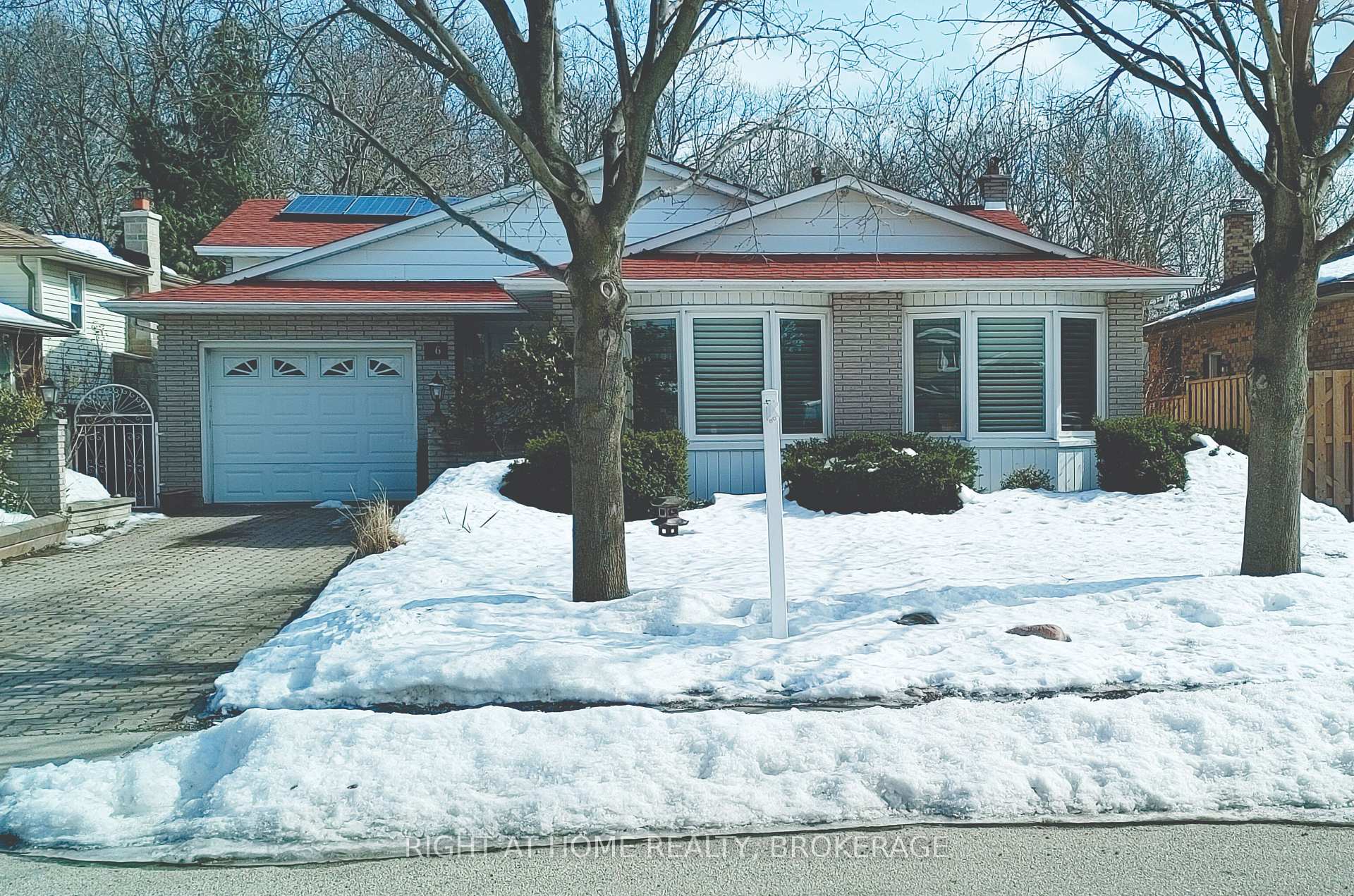 Front of 16 Flamingo Drive