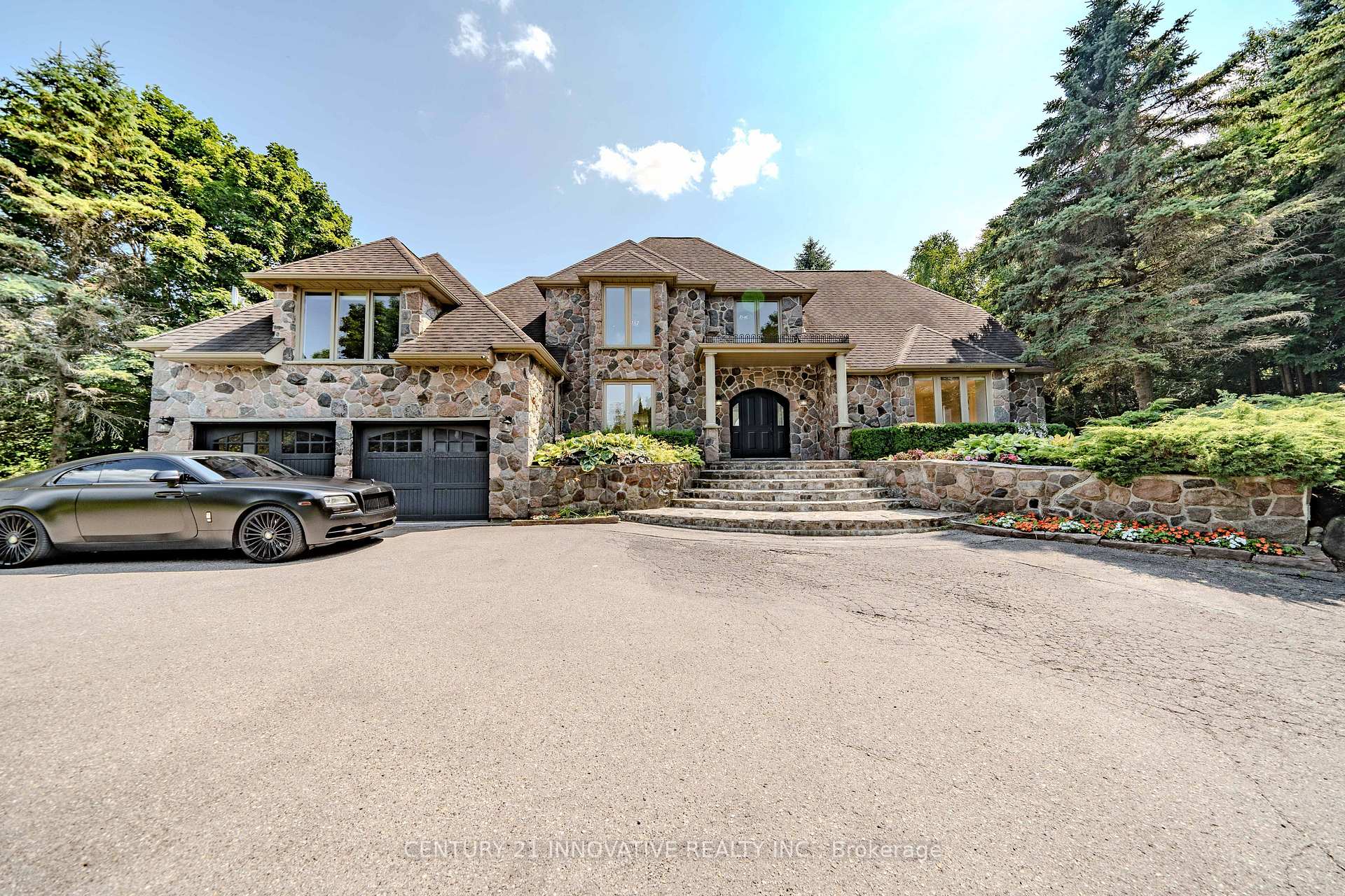 Front of 445 Townline Road W