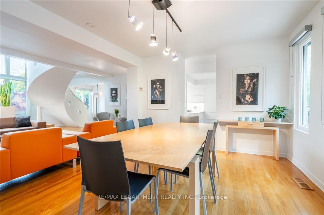 Photo 24 of 327 Caroline Street S, Hamilton, Durand — HOMEH