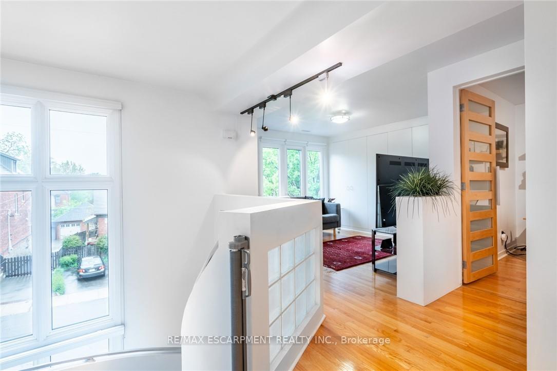 Photo 29 of 327 Caroline Street S, Hamilton, Durand — HOMEH