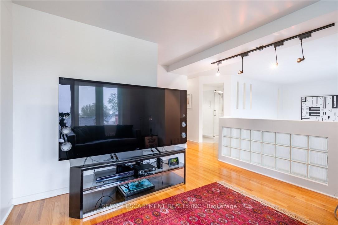 Photo 14 of 327 Caroline Street S, Hamilton, Durand — HOMEH