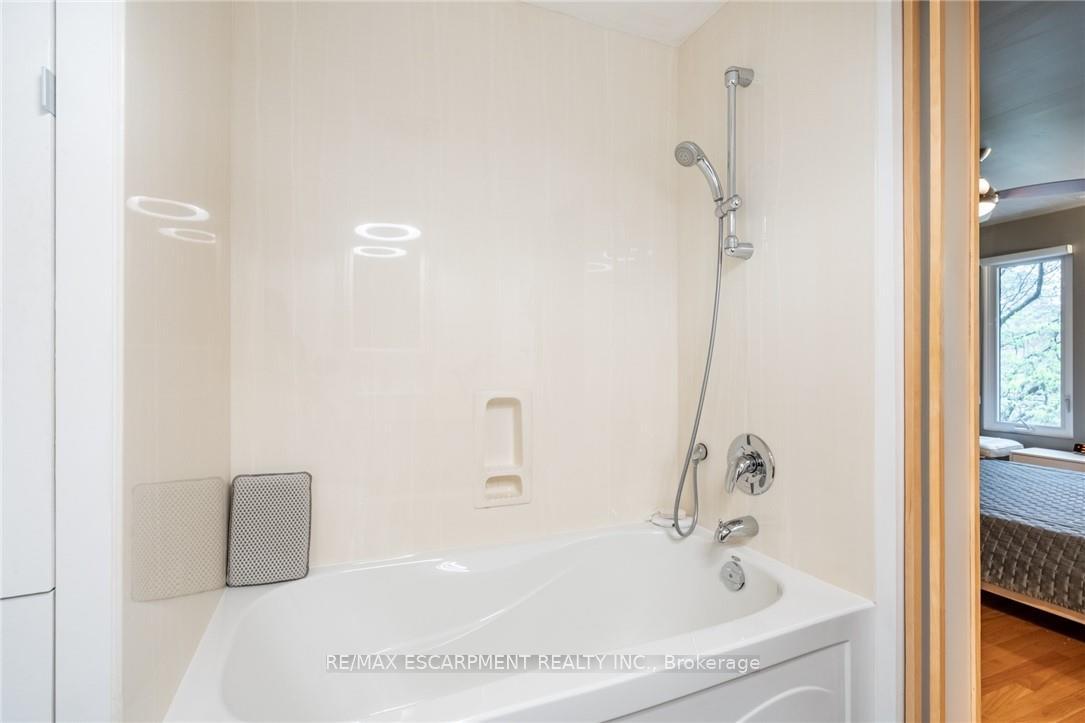 Photo 31 of 327 Caroline Street S, Hamilton, Durand — HOMEH