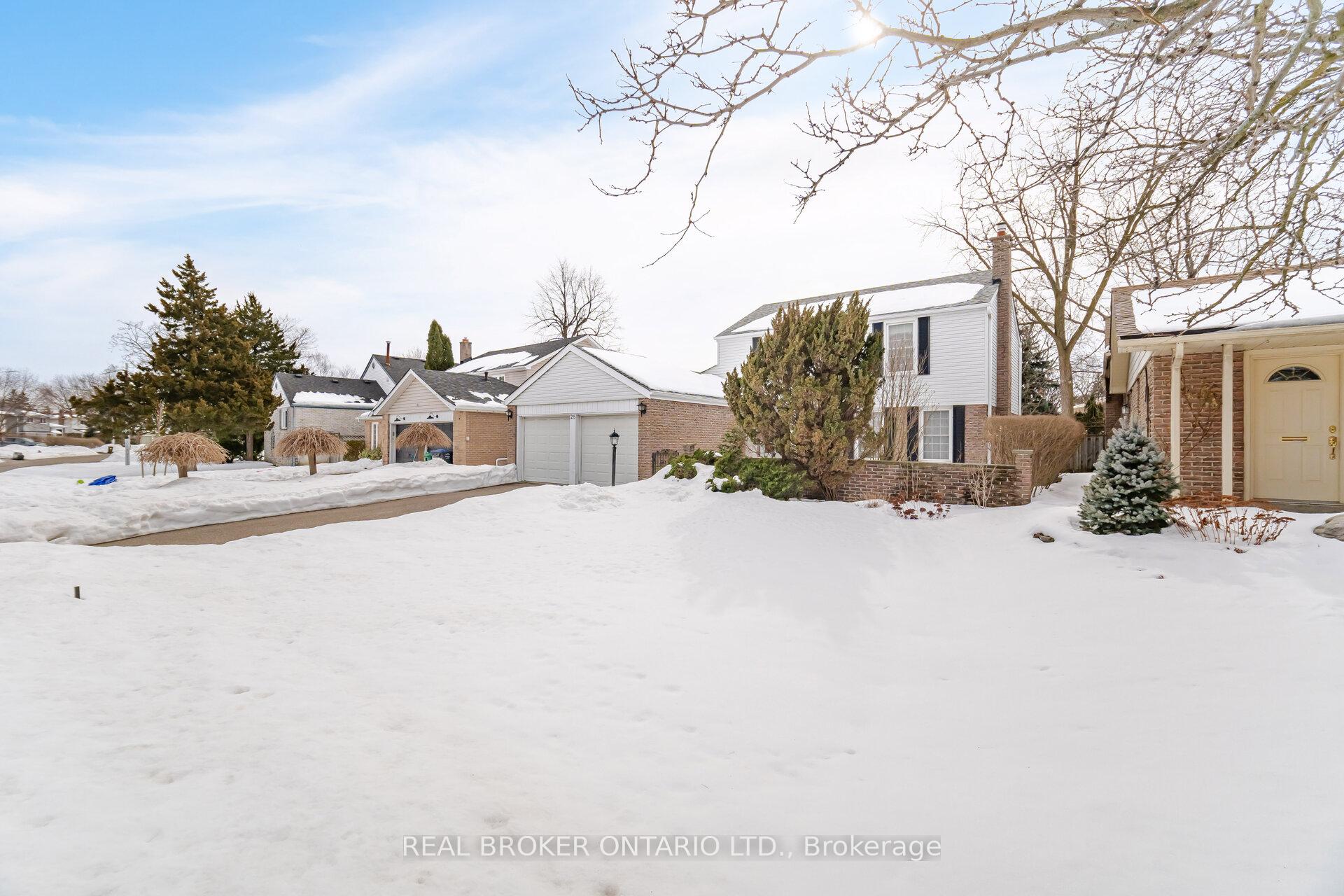 Photo 4 of 28 Parkview Place, Brampton, Brampton East — HOMEH