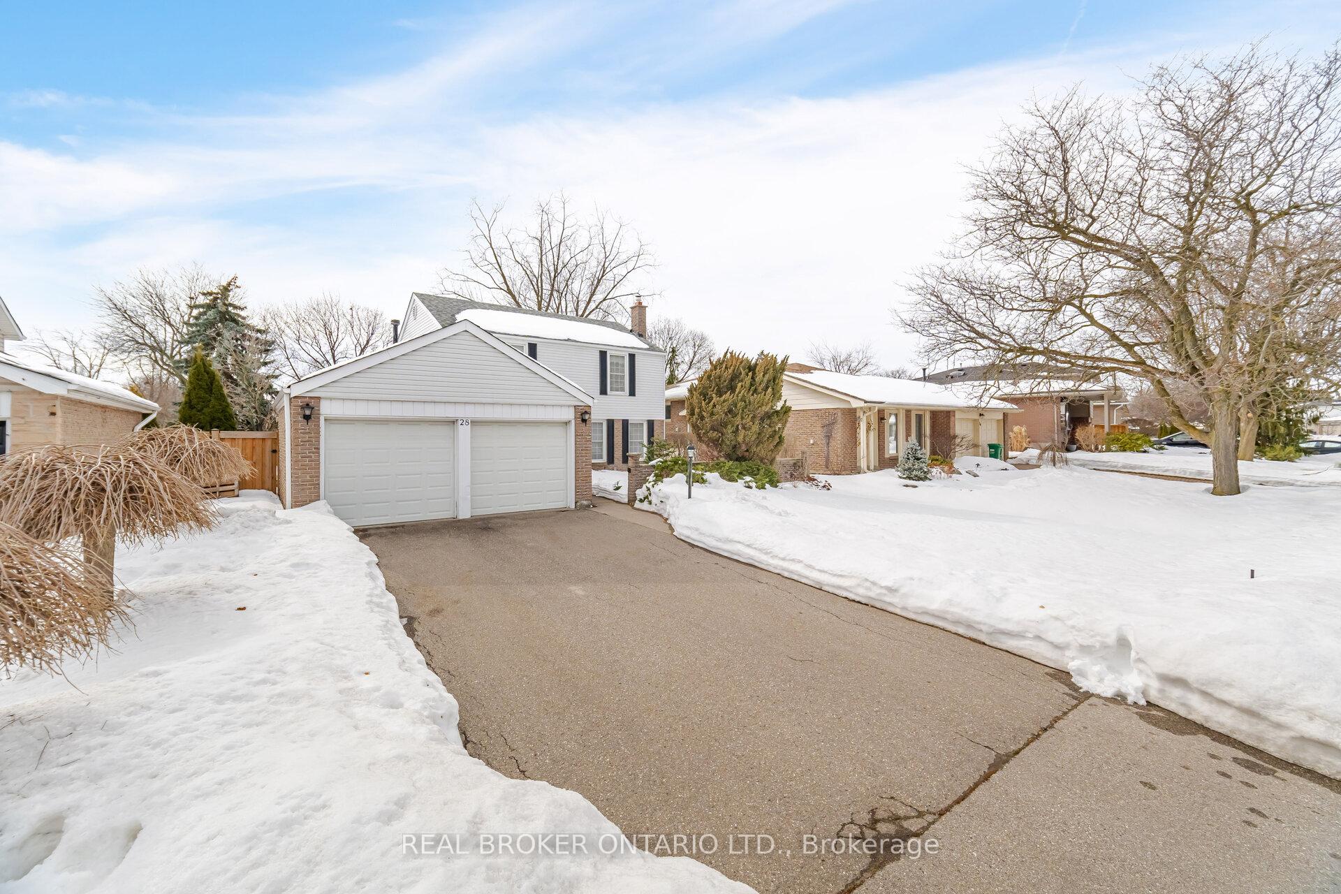 Photo 3 of 28 Parkview Place, Brampton, Brampton East — HOMEH