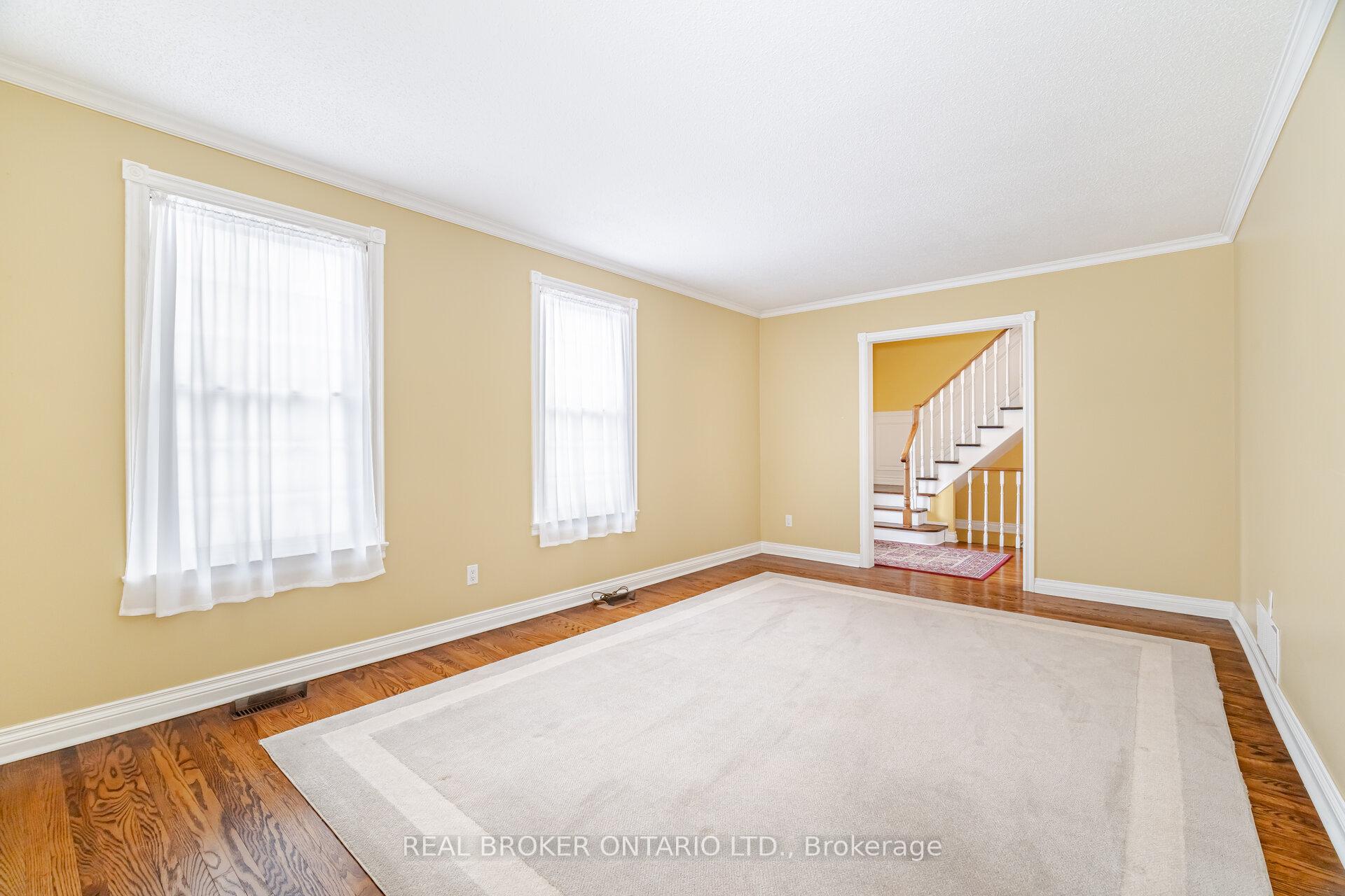 Photo 5 of 28 Parkview Place, Brampton, Brampton East — HOMEH