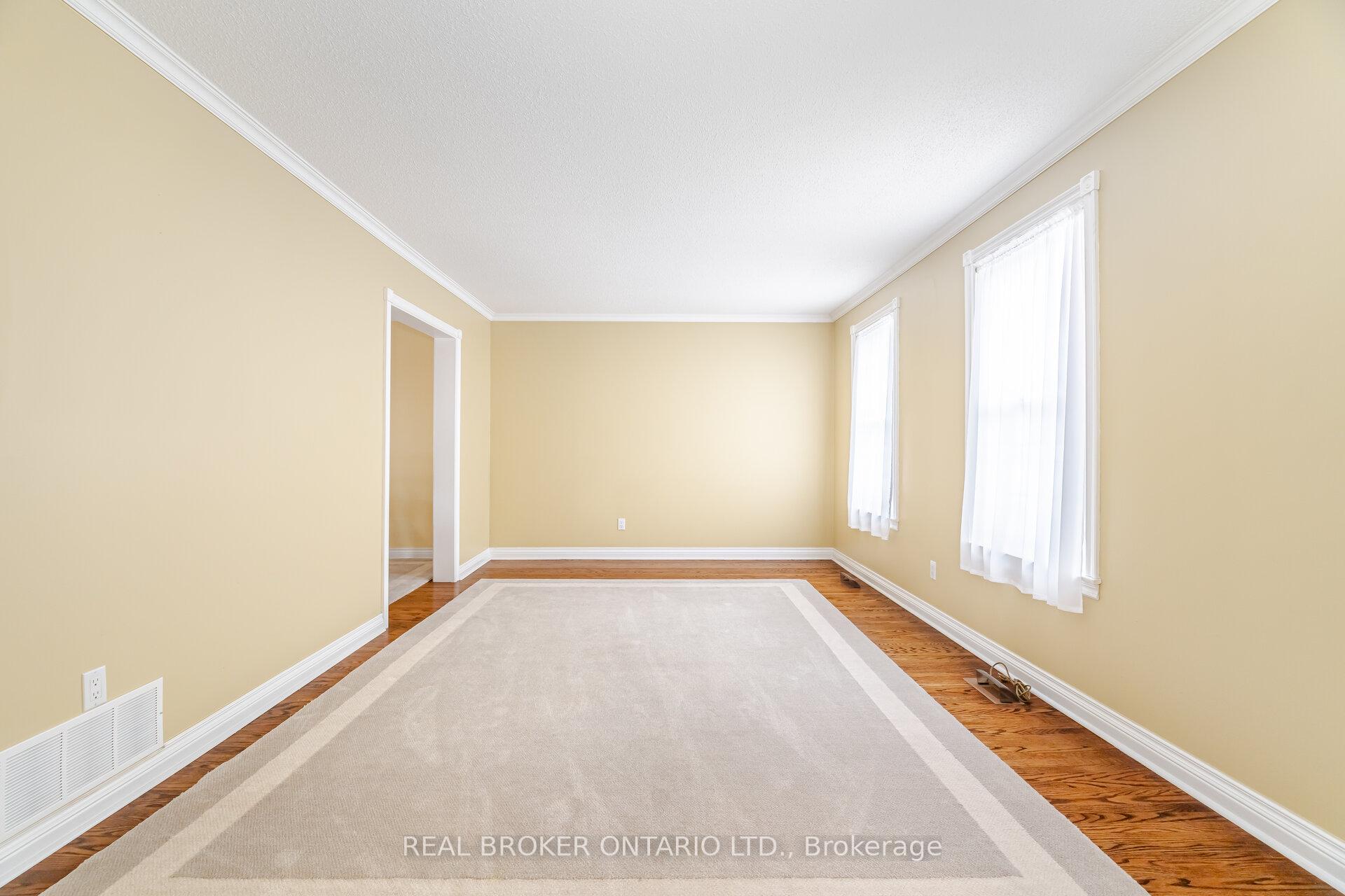 Photo 8 of 28 Parkview Place, Brampton, Brampton East — HOMEH