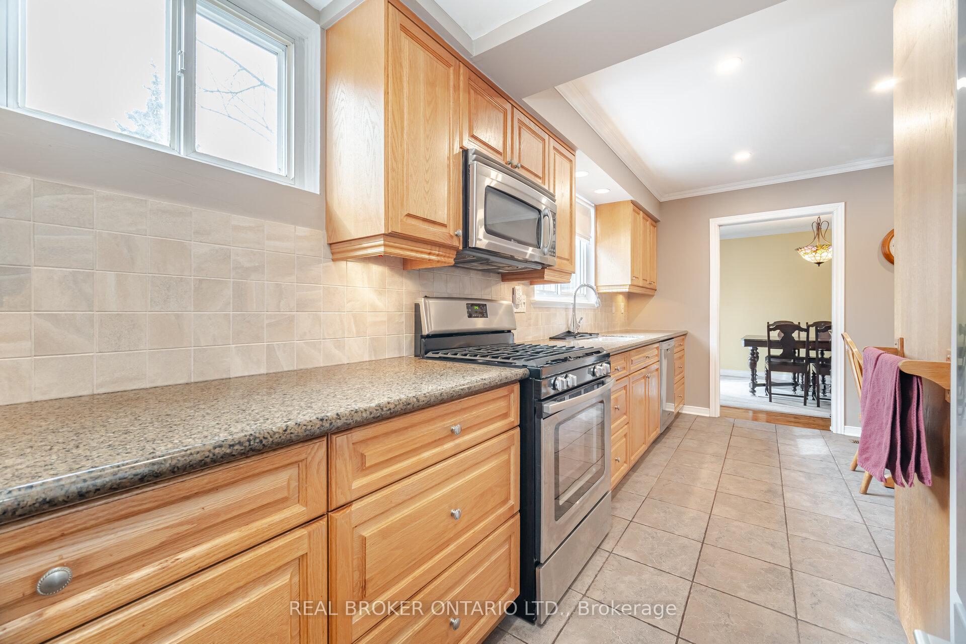 Photo 11 of 28 Parkview Place, Brampton, Brampton East — HOMEH