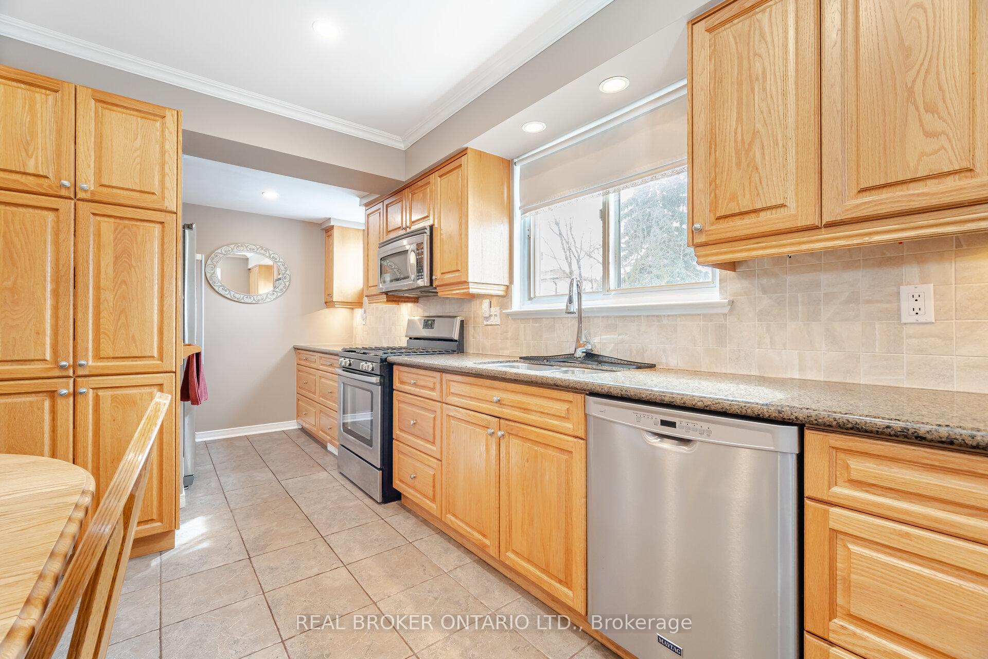 Photo 14 of 28 Parkview Place, Brampton, Brampton East — HOMEH